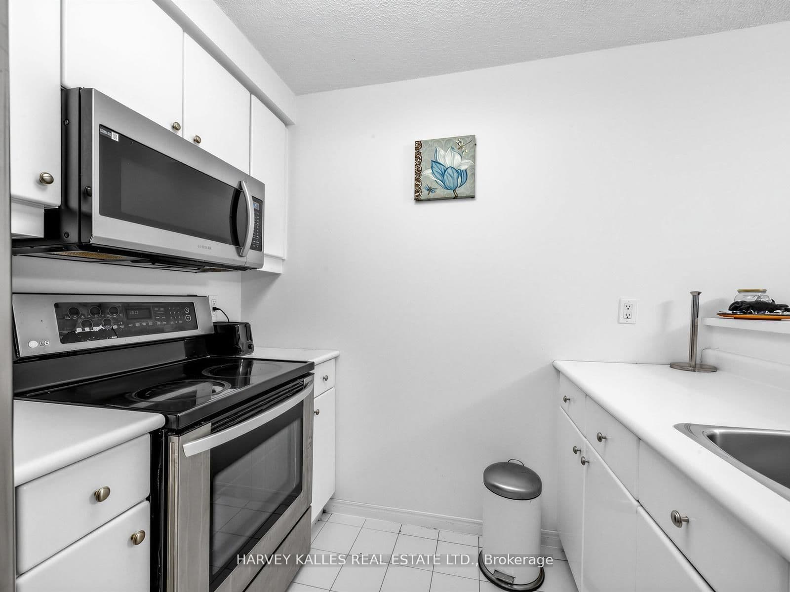 10 Yonge Street, Unit 705 thumbnail 9