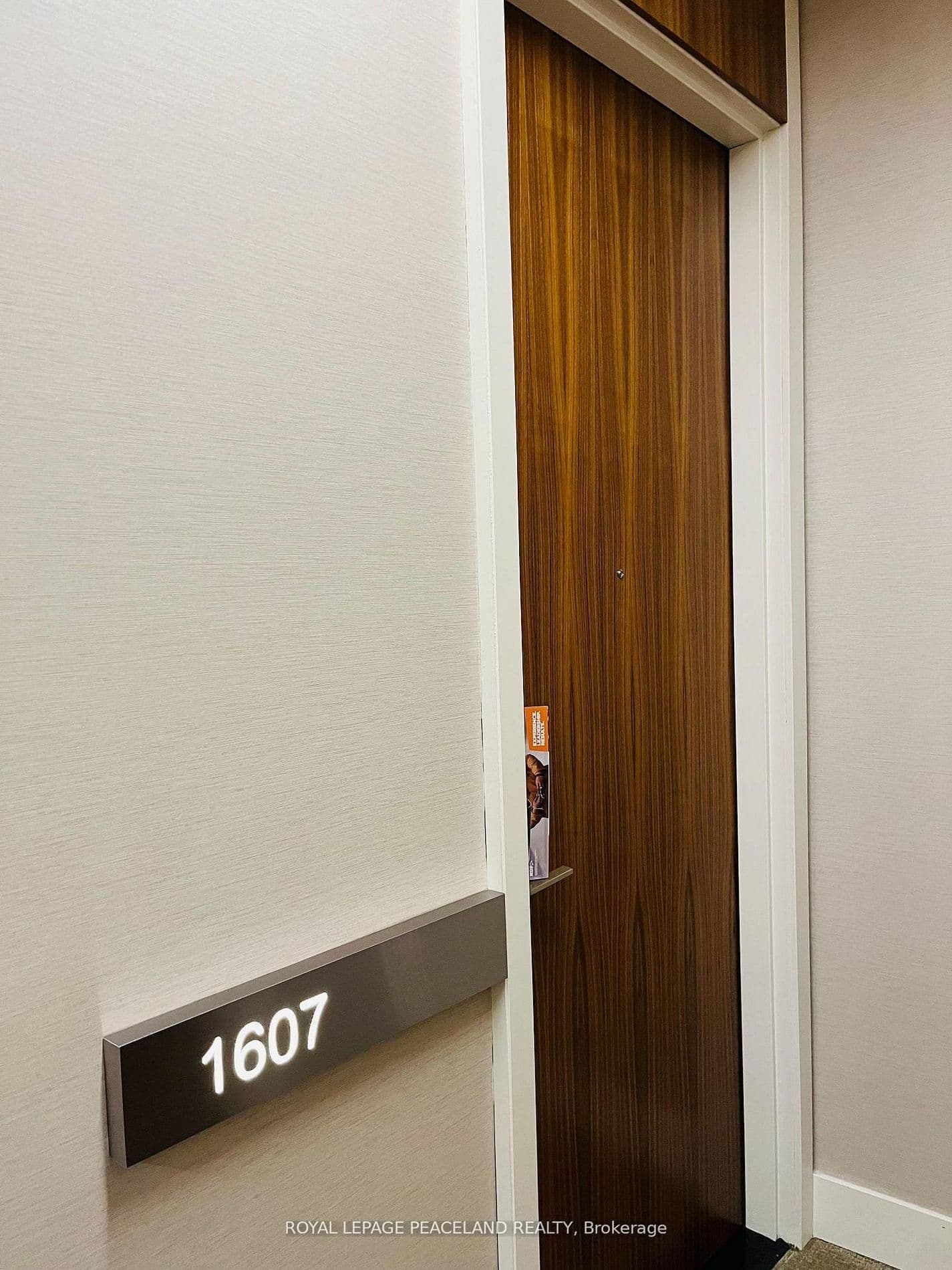 111 St. Clair Avenue W, Unit 1607 thumbnail 6