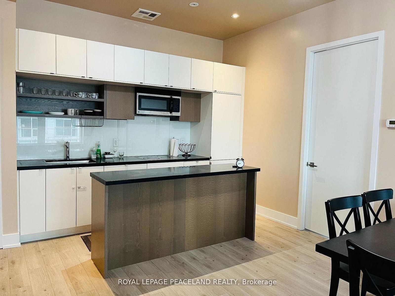 111 St. Clair Avenue W, Unit 1607 thumbnail 8