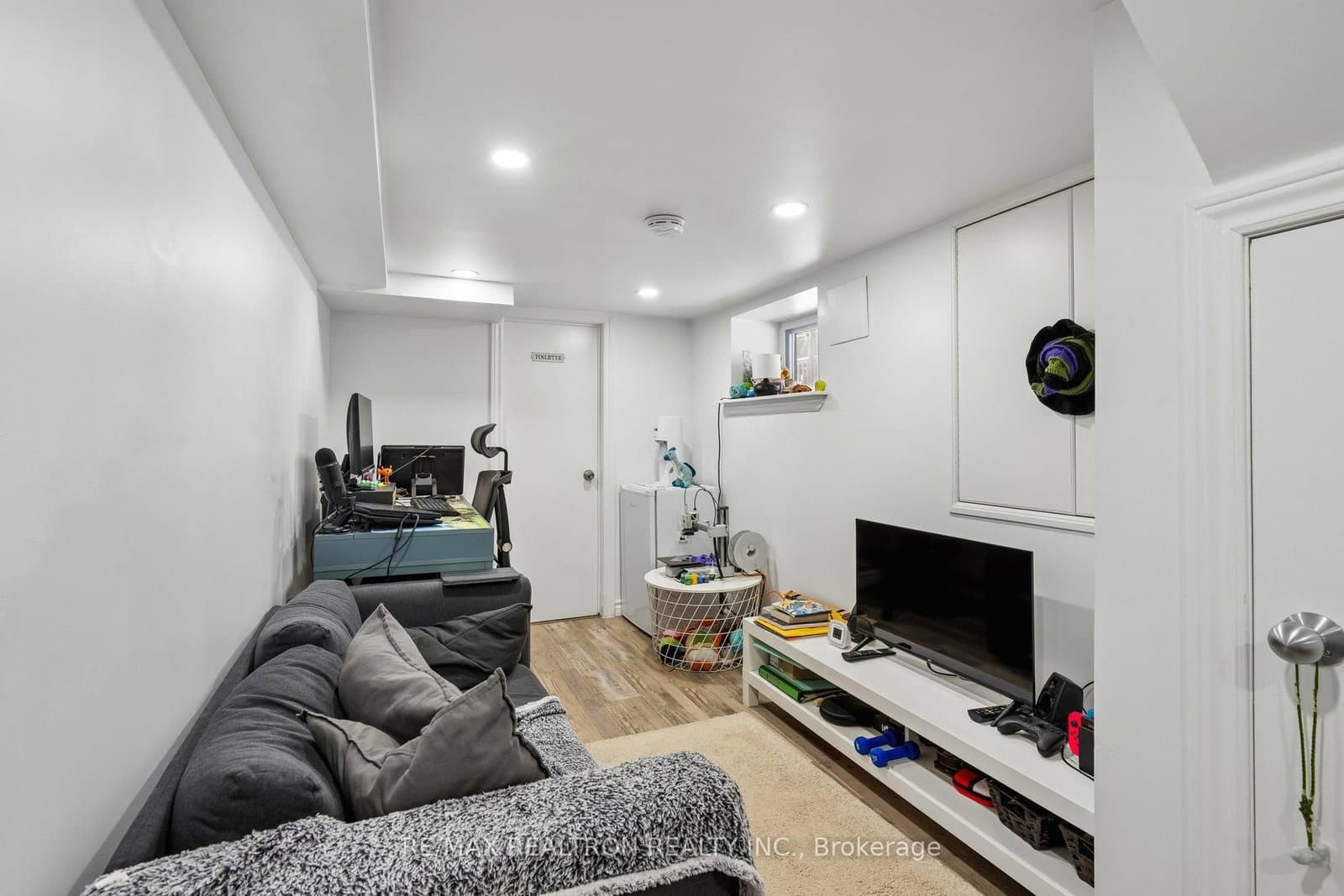 707 Hillsdale Avenue E thumbnail 36