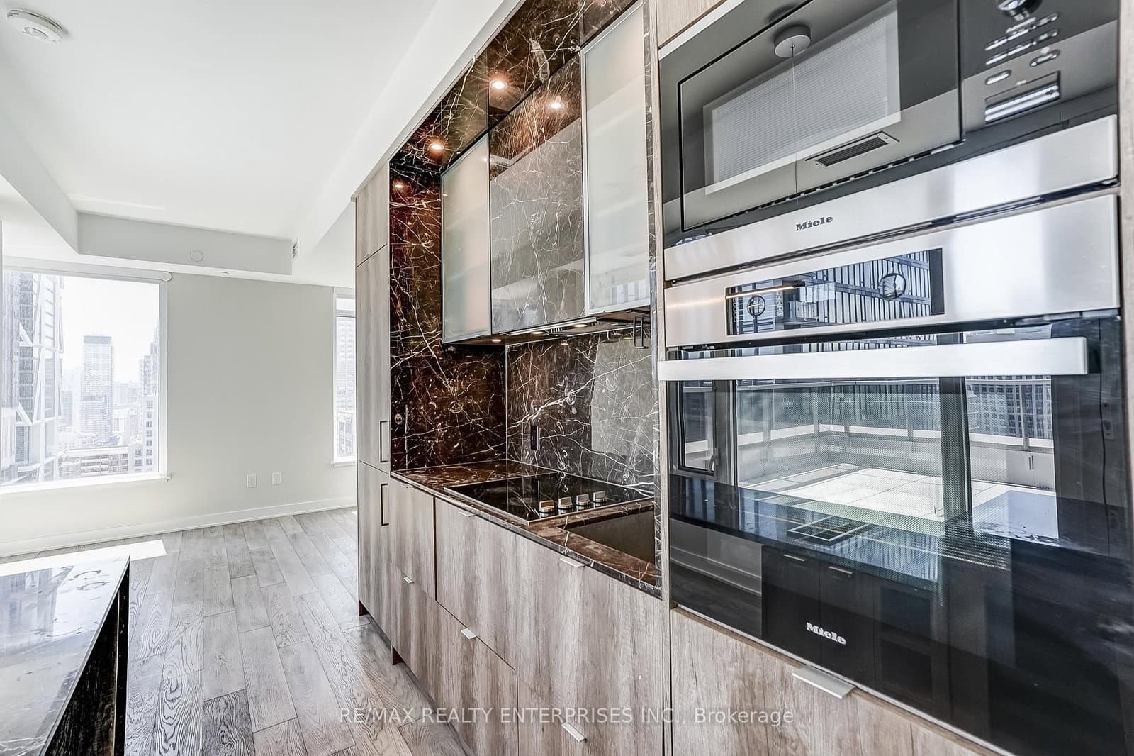 11 Yorkville Avenue, Unit 2409 thumbnail 10