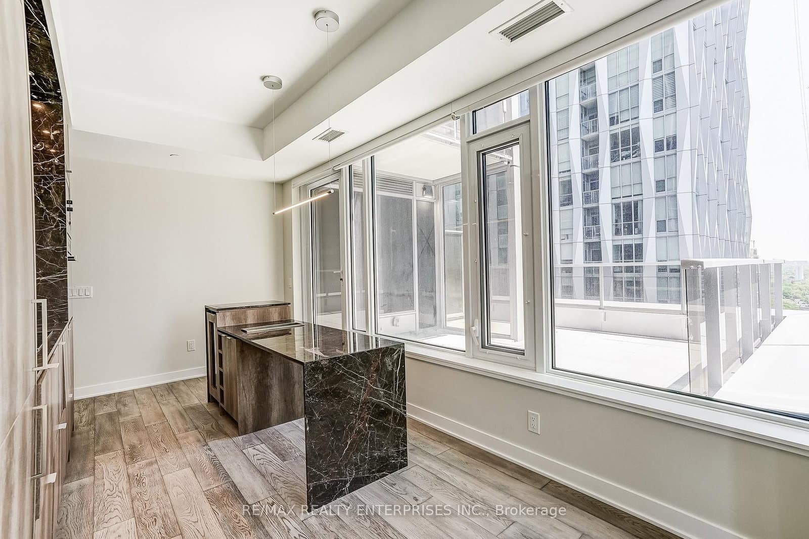 11 Yorkville Avenue, Unit 2409 thumbnail 13