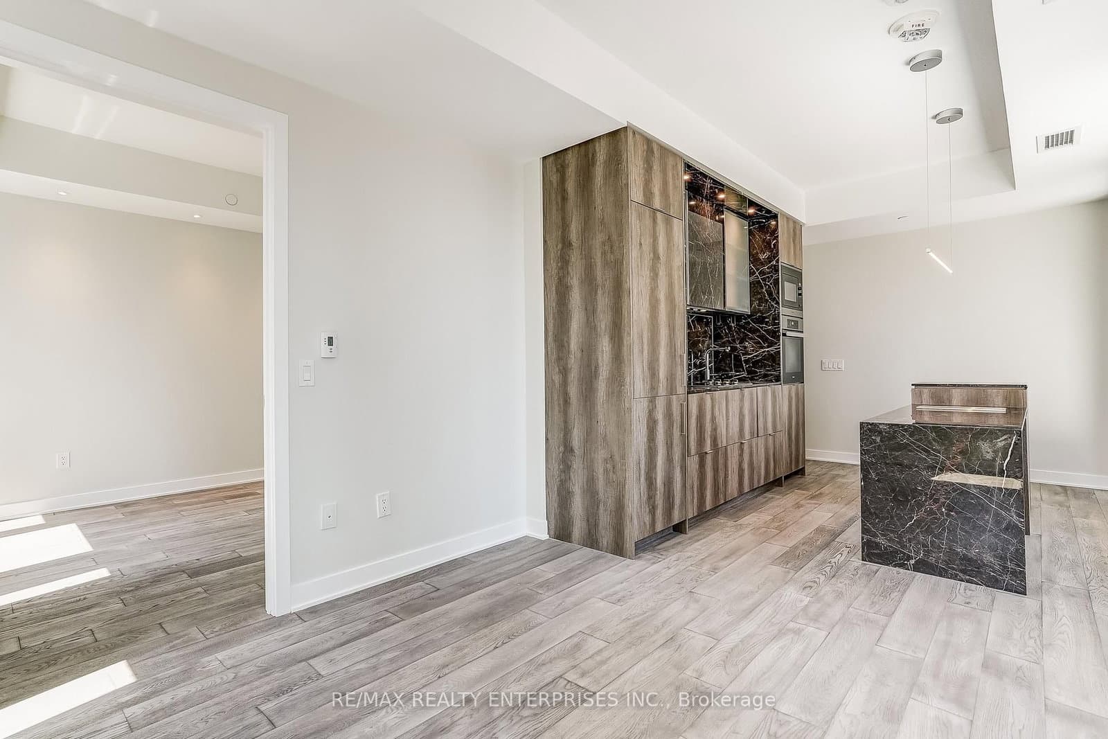 11 Yorkville Avenue, Unit 2409 thumbnail 15