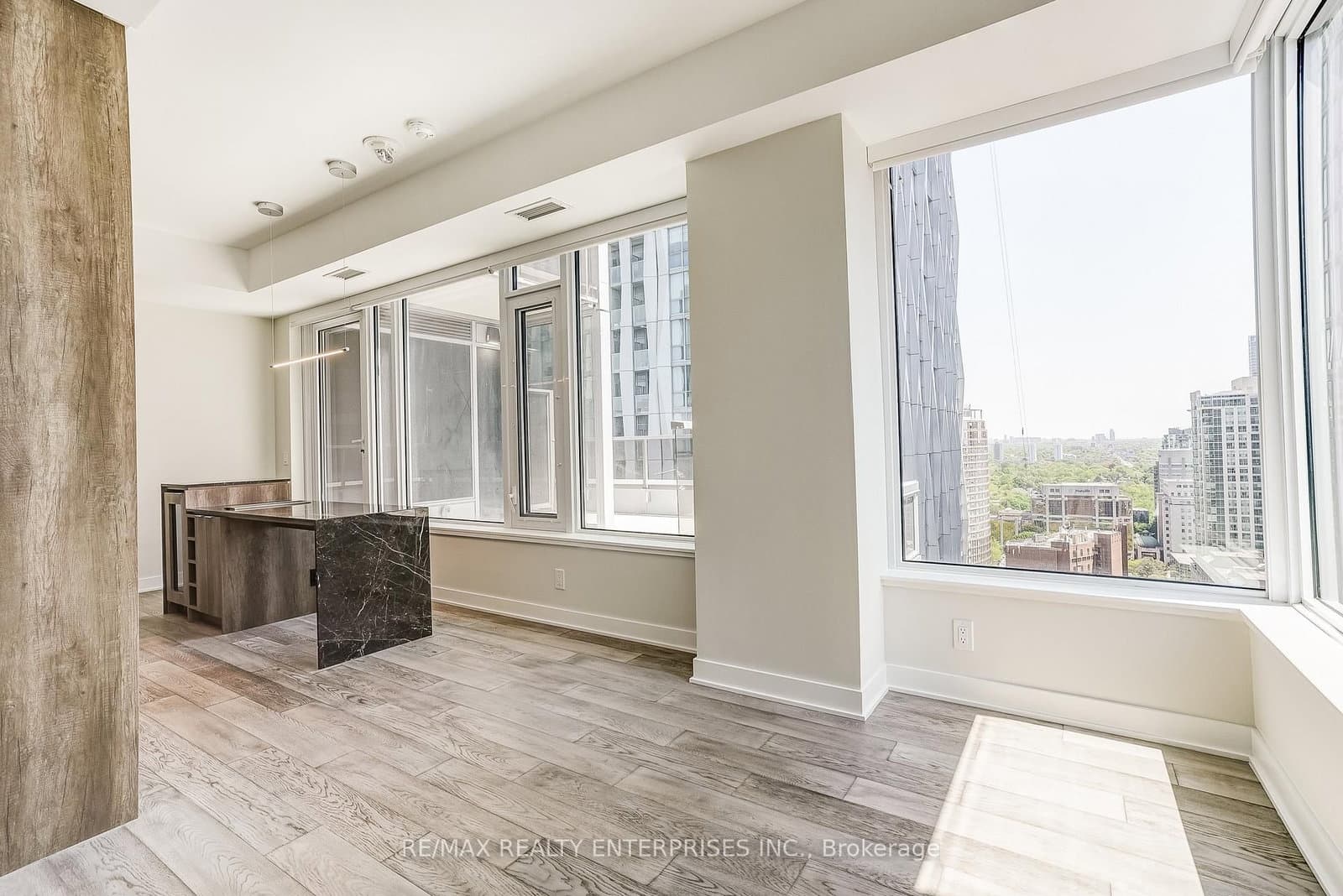 11 Yorkville Avenue, Unit 2409 thumbnail 16