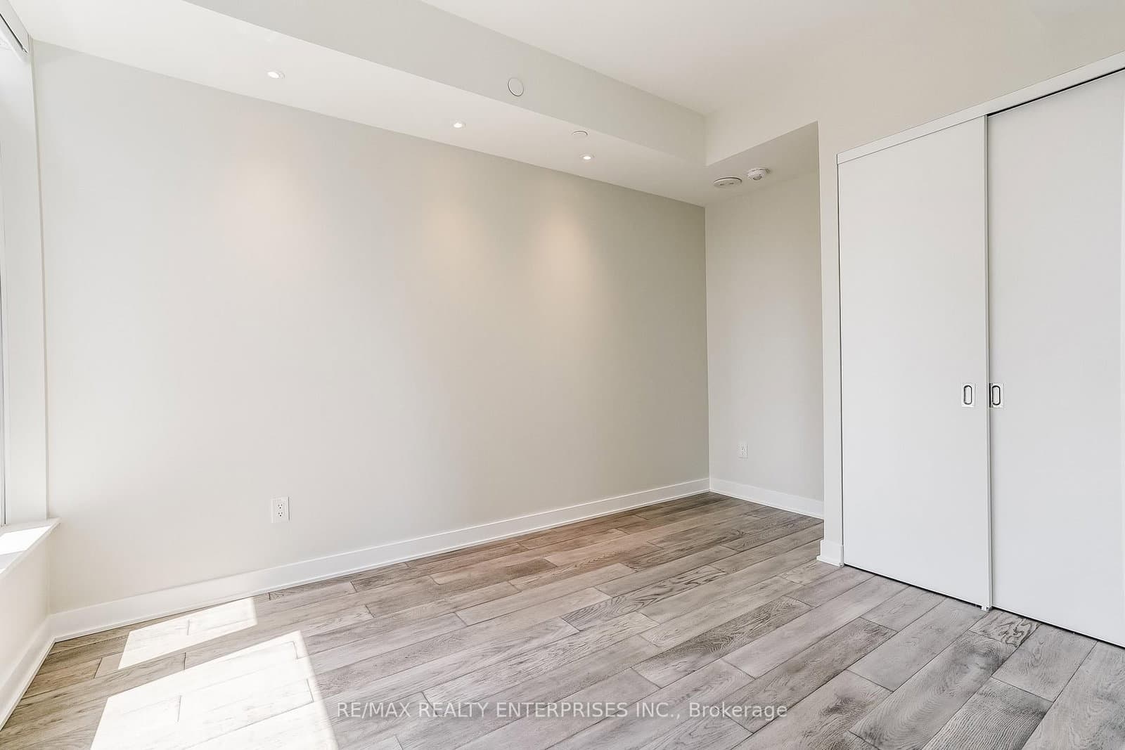 11 Yorkville Avenue, Unit 2409 thumbnail 20