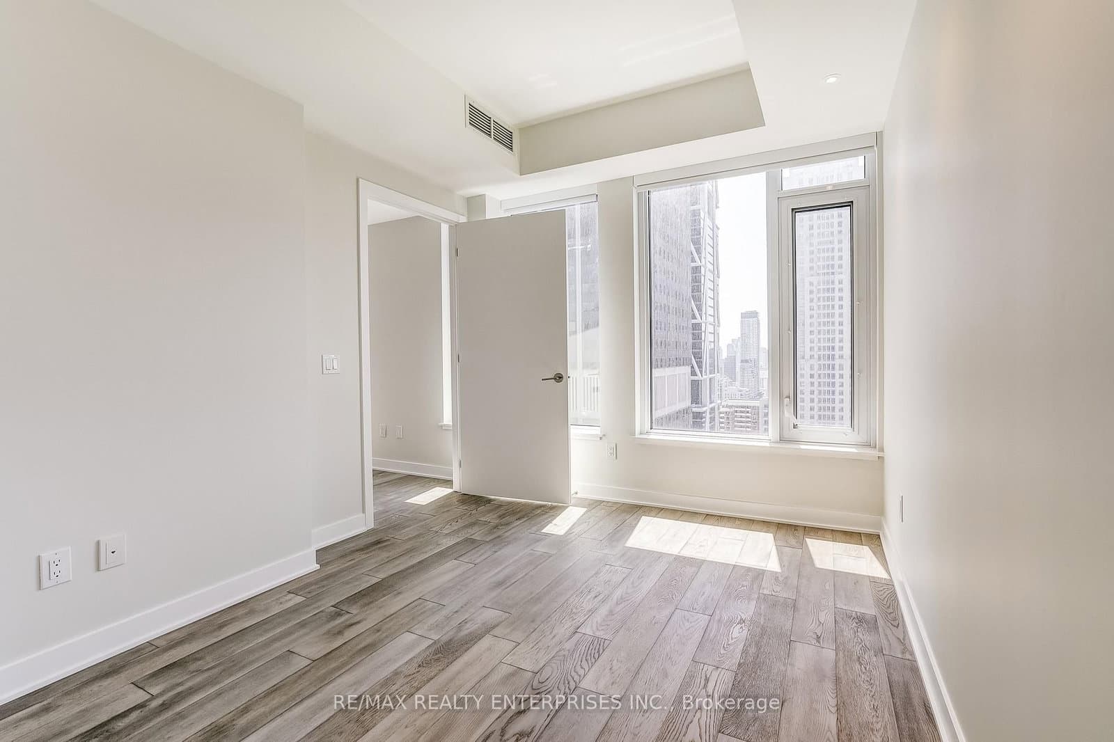 11 Yorkville Avenue, Unit 2409 thumbnail 21