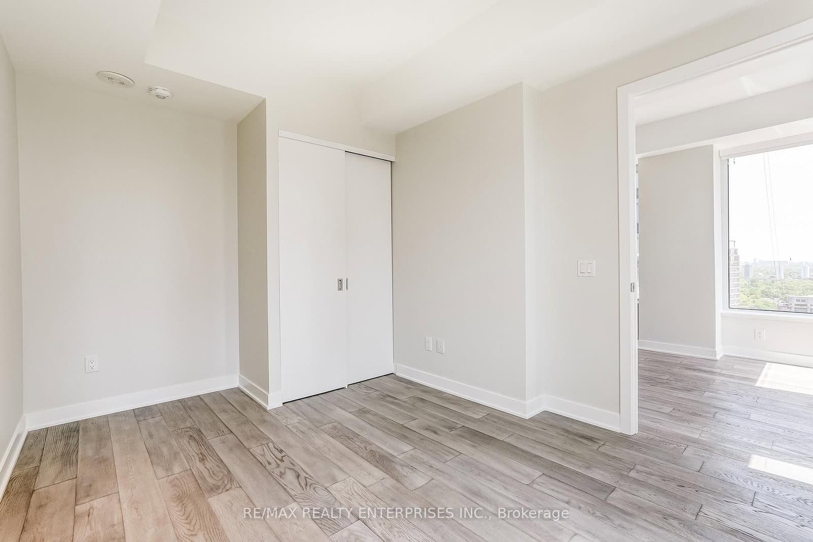 11 Yorkville Avenue, Unit 2409 thumbnail 22