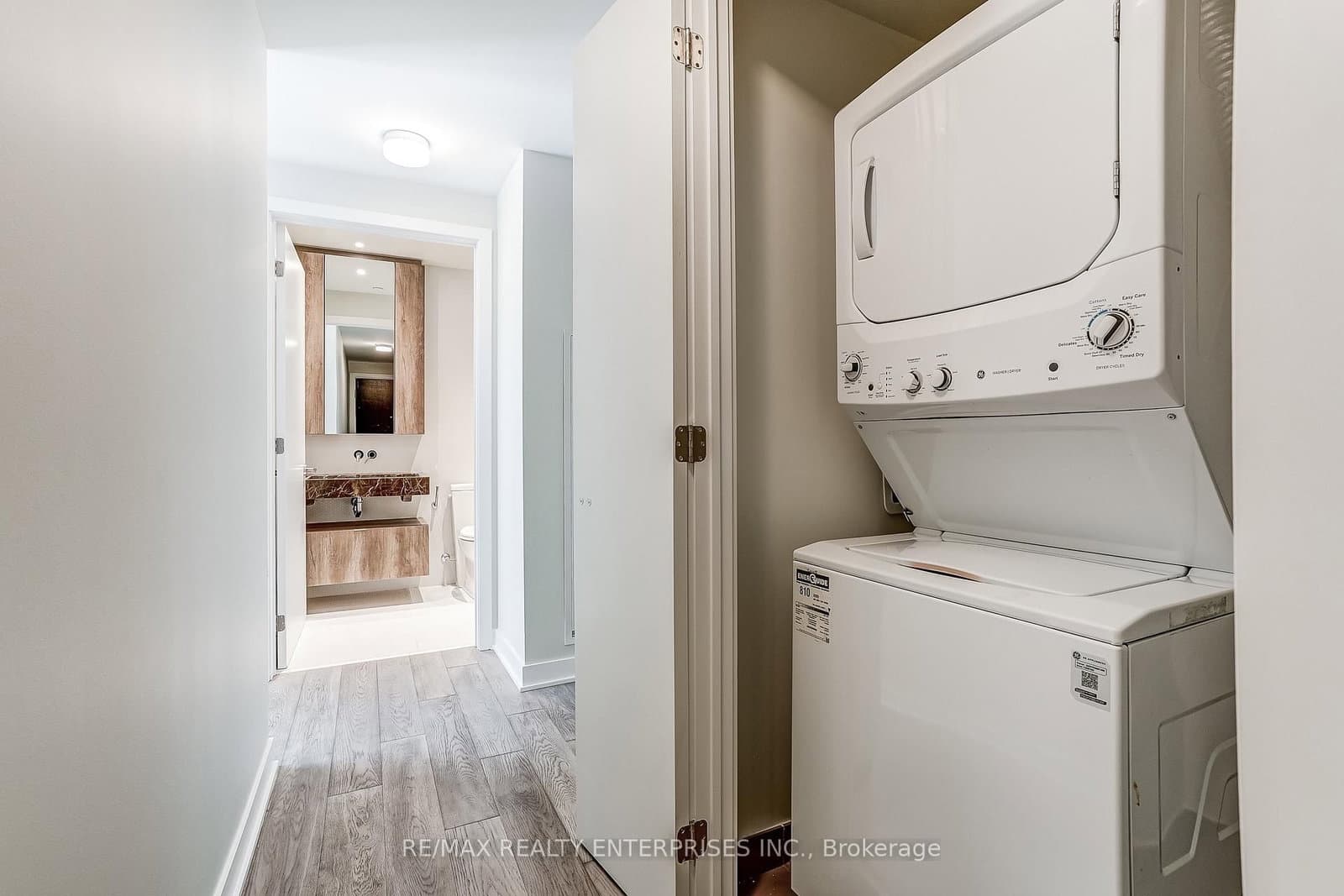 11 Yorkville Avenue, Unit 2409 thumbnail 27