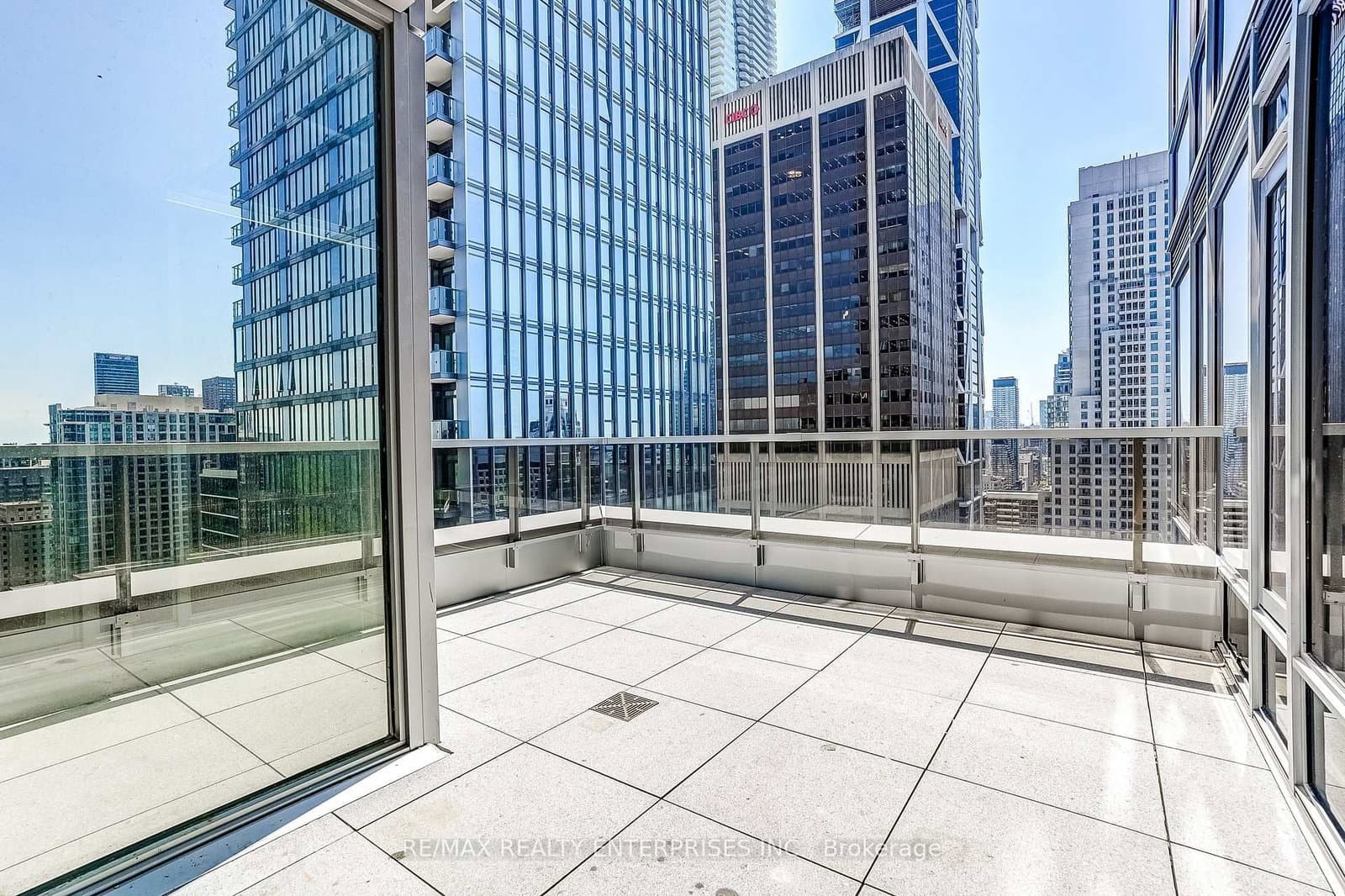11 Yorkville Avenue, Unit 2409 thumbnail 6