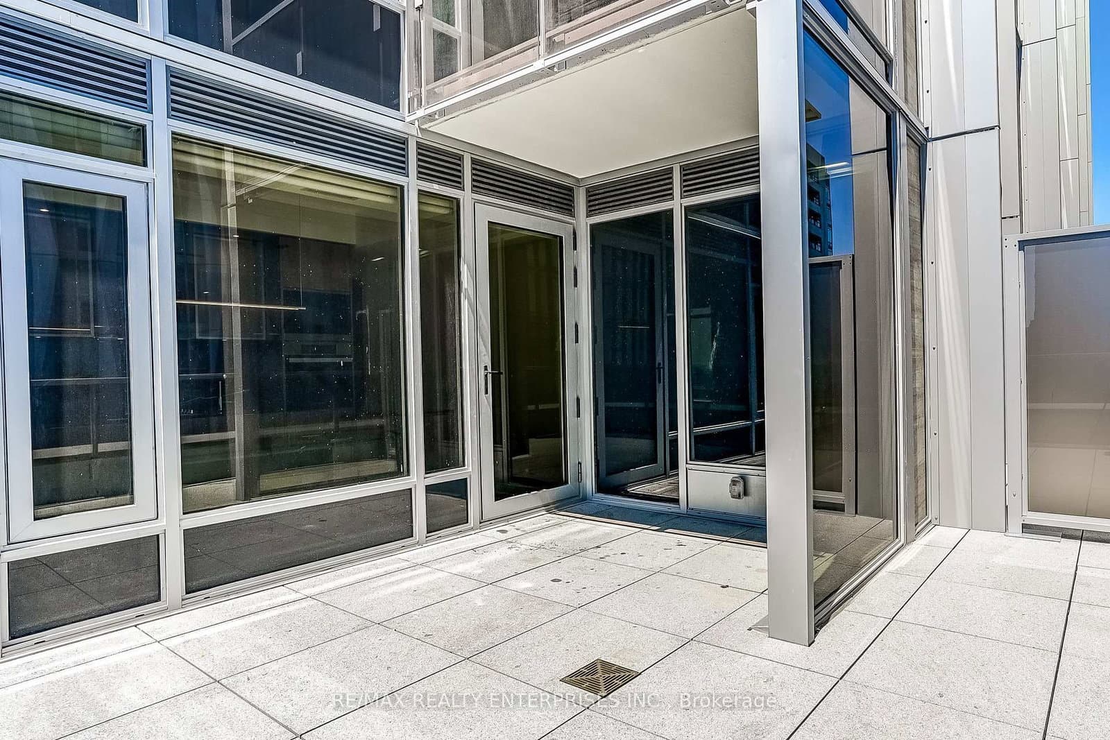 11 Yorkville Avenue, Unit 2409 thumbnail 7