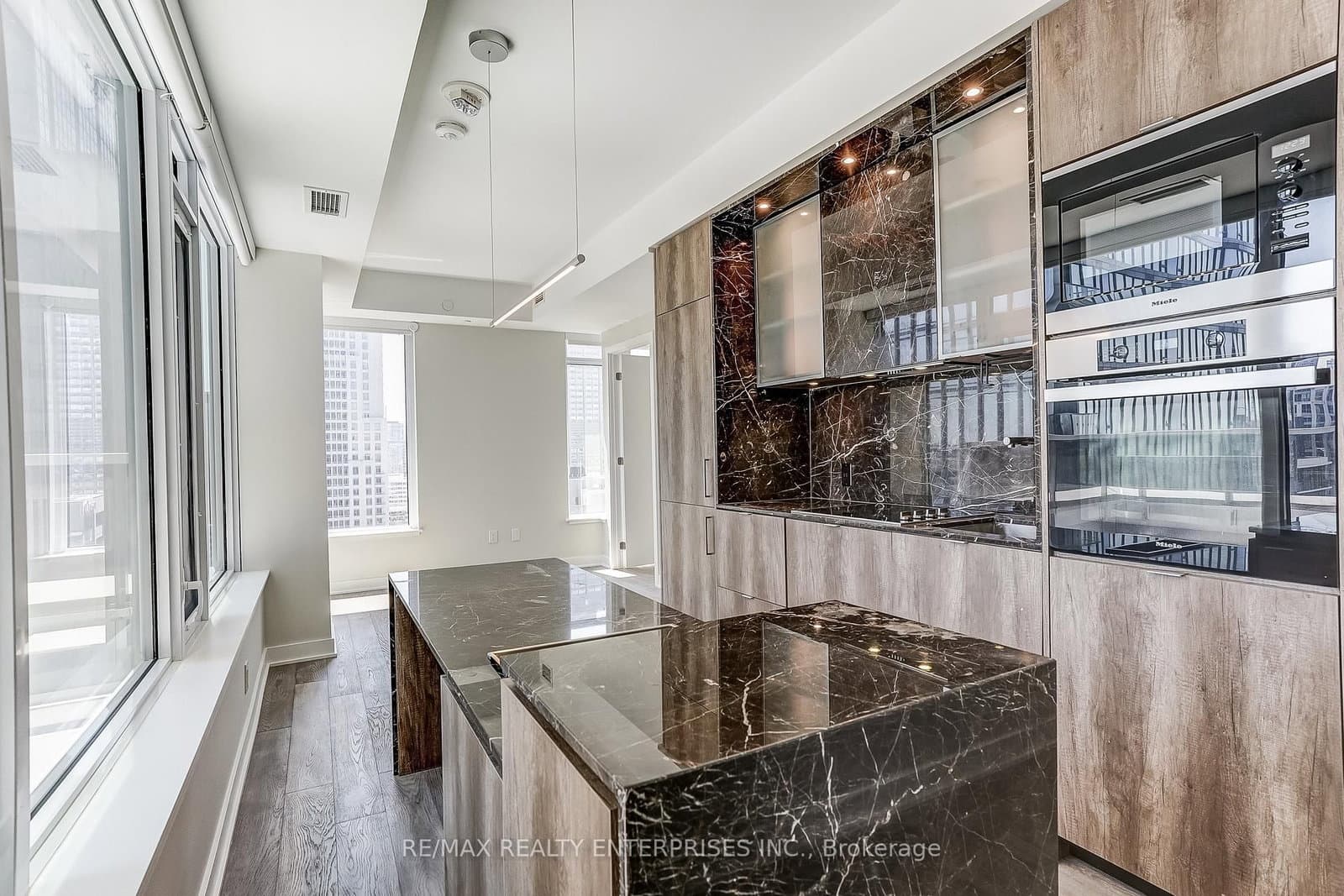 11 Yorkville Avenue, Unit 2409 thumbnail 9