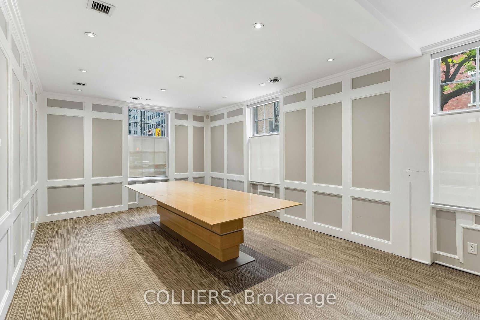 116 Simcoe Street, Unit 100 thumbnail 6