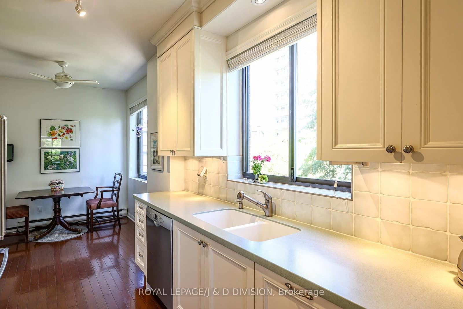 407 Walmer Road, Unit 401 thumbnail 15