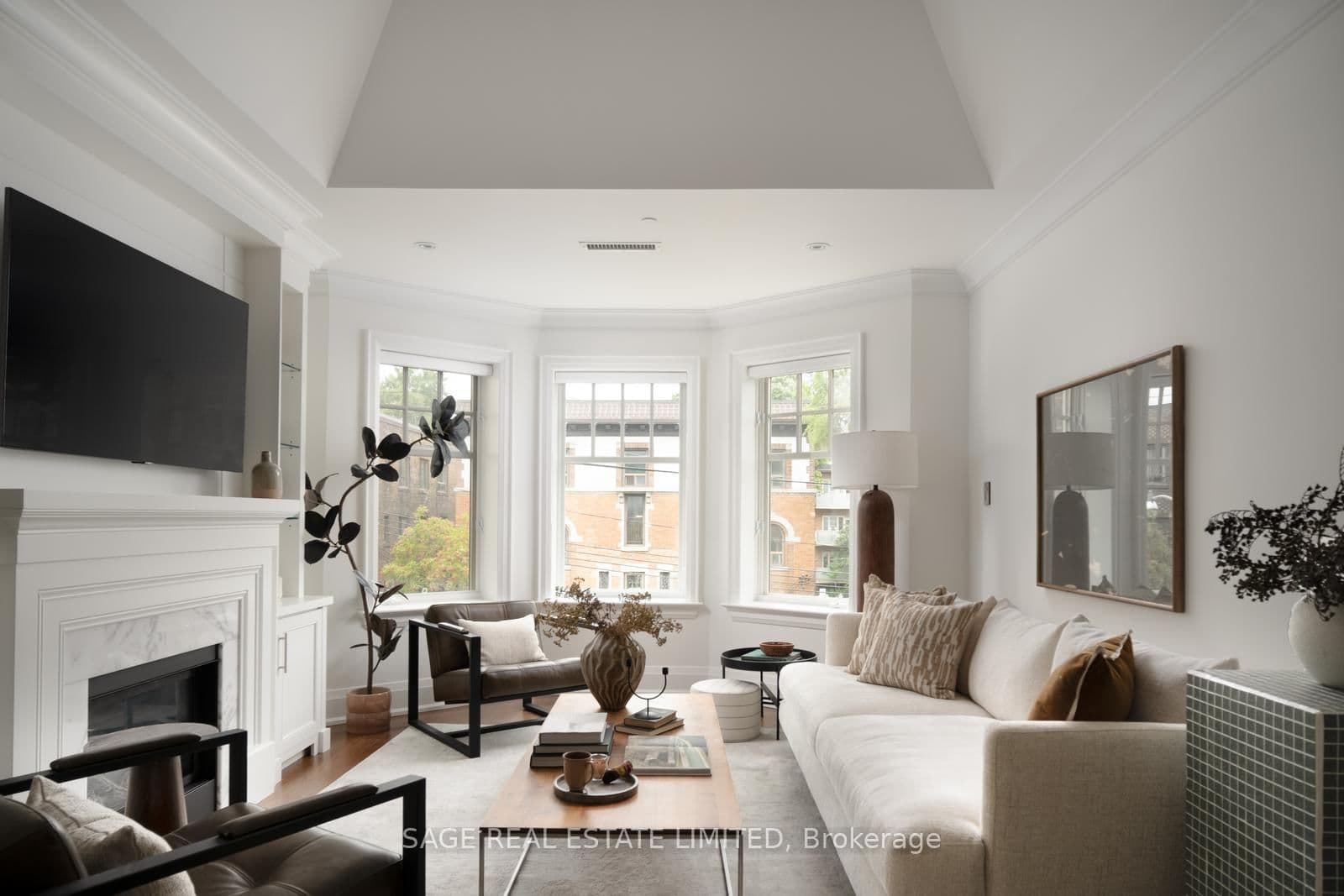 319 Lonsdale Road, Unit 3D - Image 1