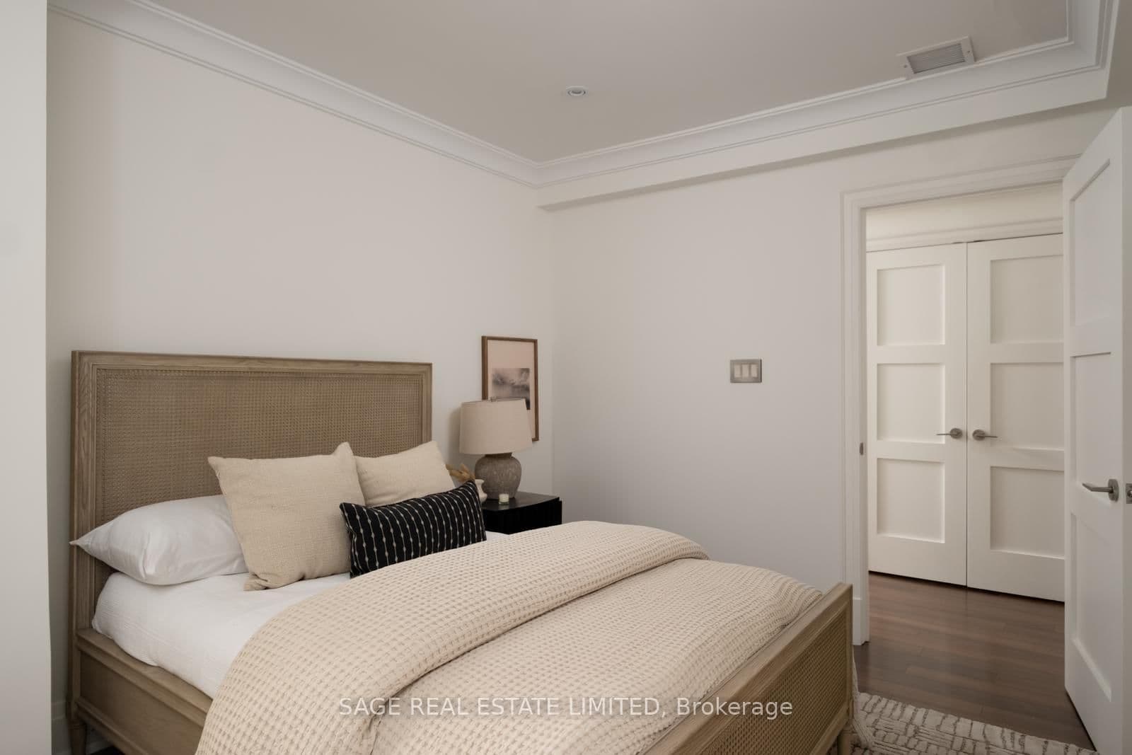 319 Lonsdale Road, Unit 3D thumbnail 19