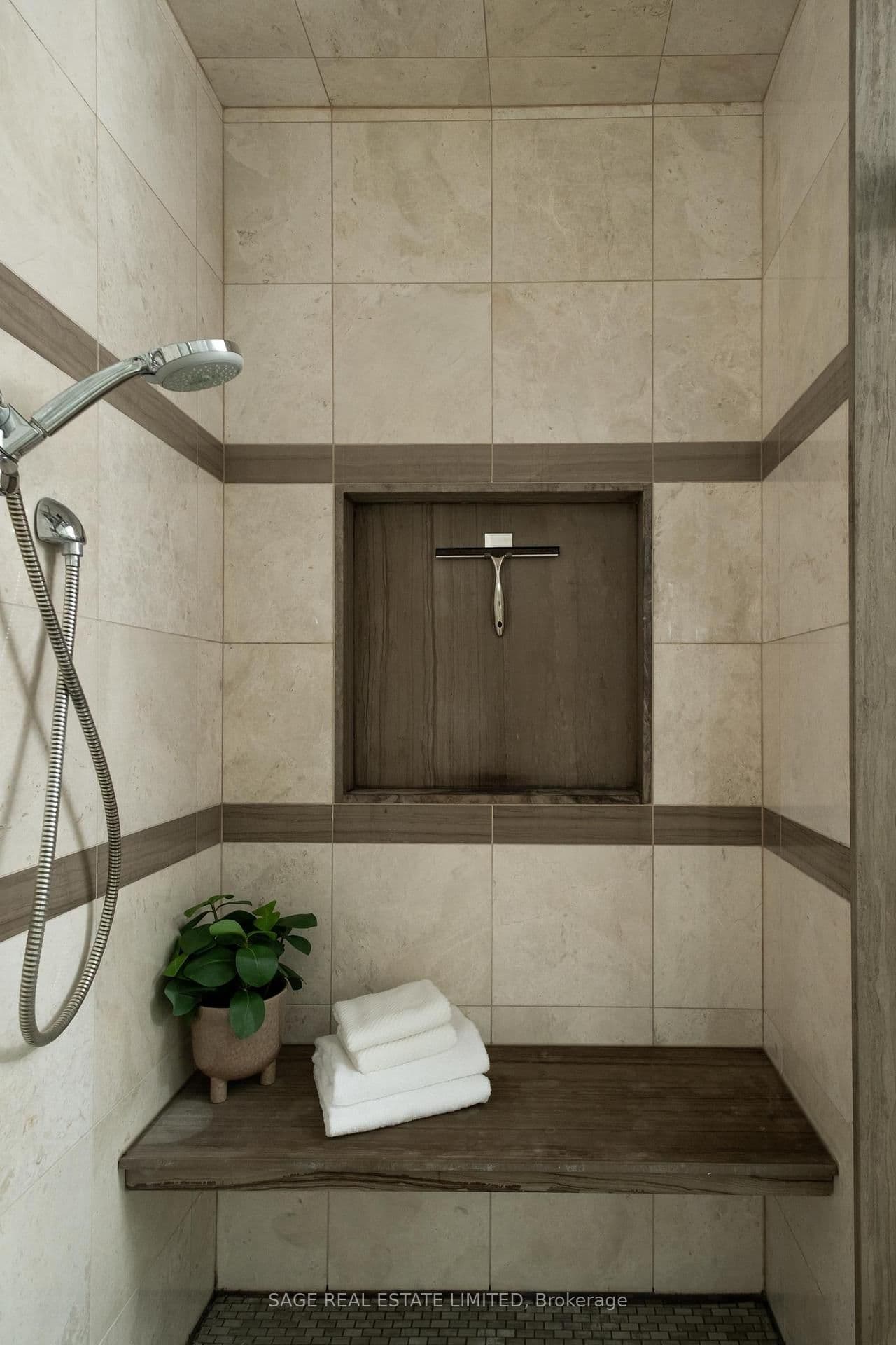 319 Lonsdale Road, Unit 3D thumbnail 29