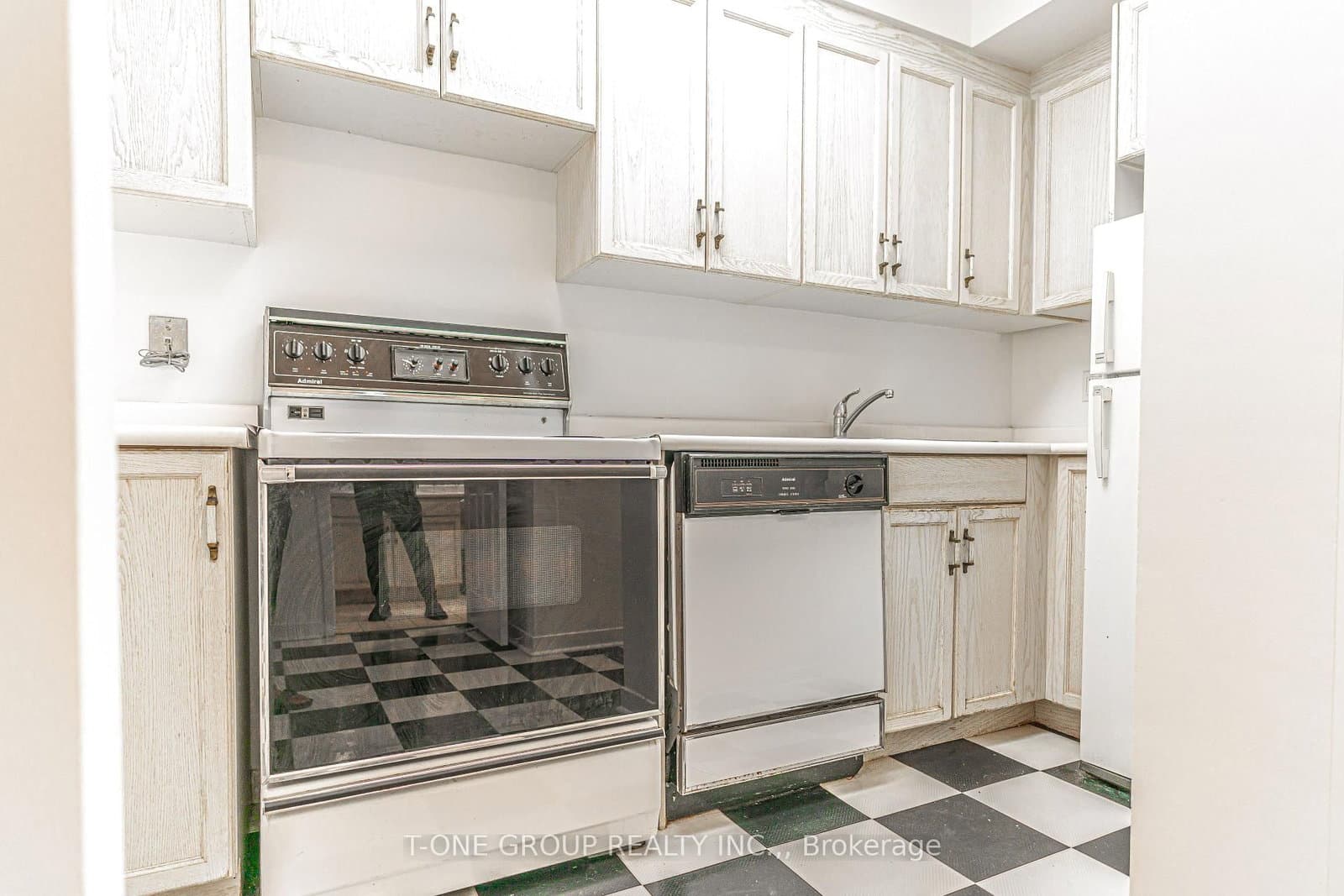 284 Bloor Street W, Unit 204 thumbnail 3