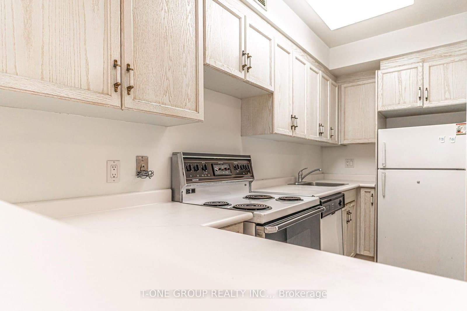 284 Bloor Street W, Unit 204 thumbnail 4