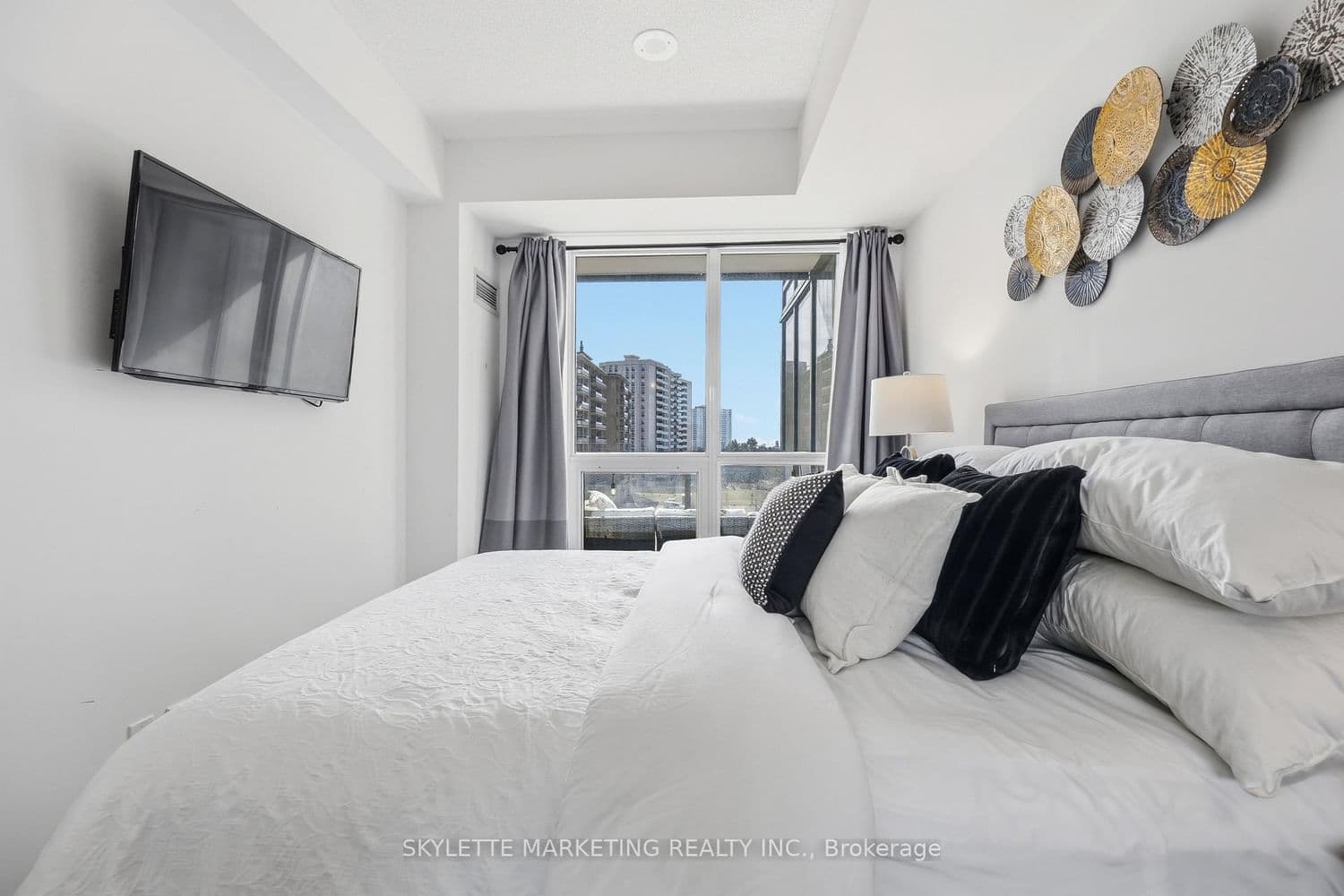 38 Forest Manor Road, Unit 414 thumbnail 25