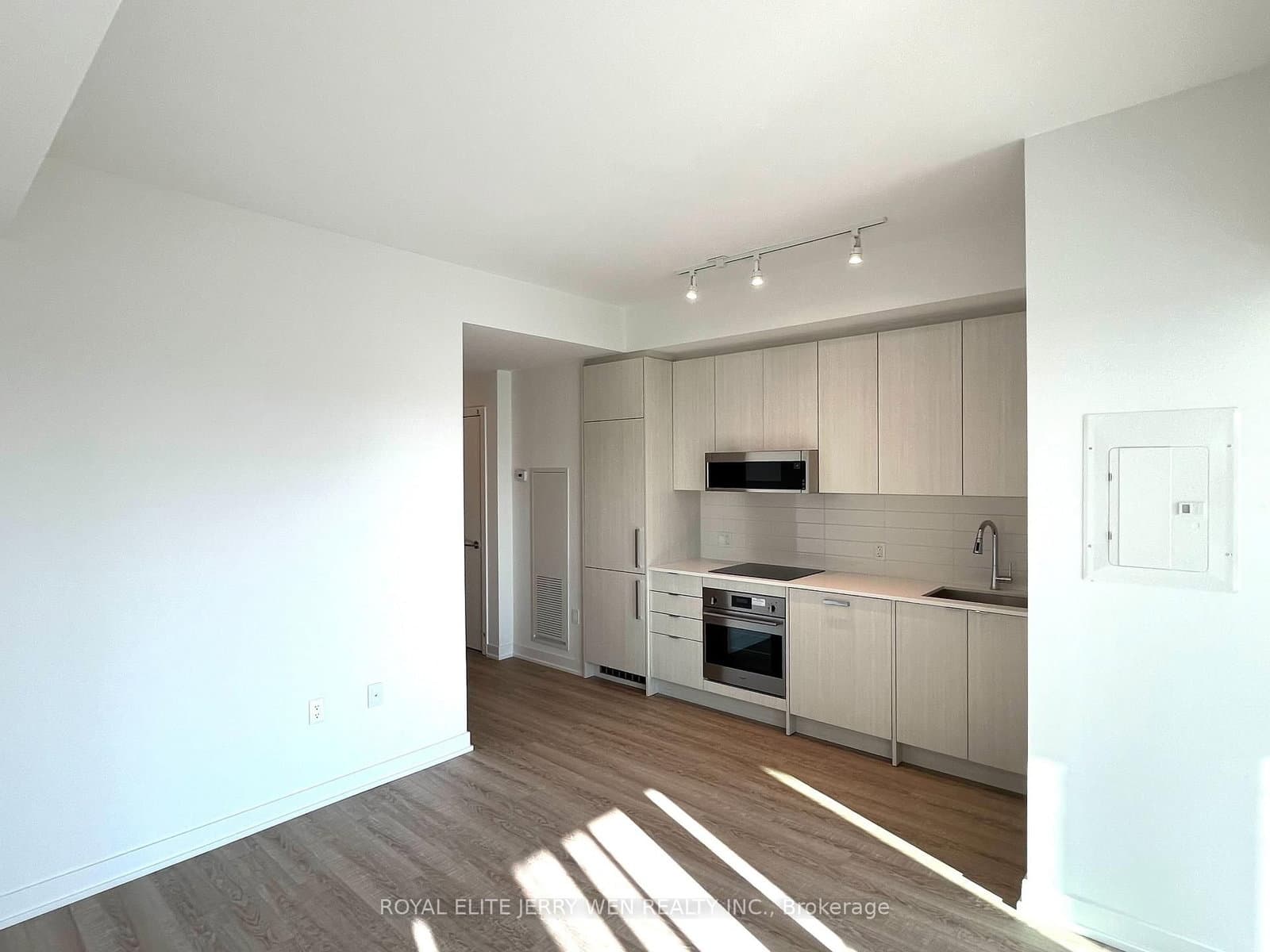 250 Lawrence Avenue W, Unit 613 thumbnail 2