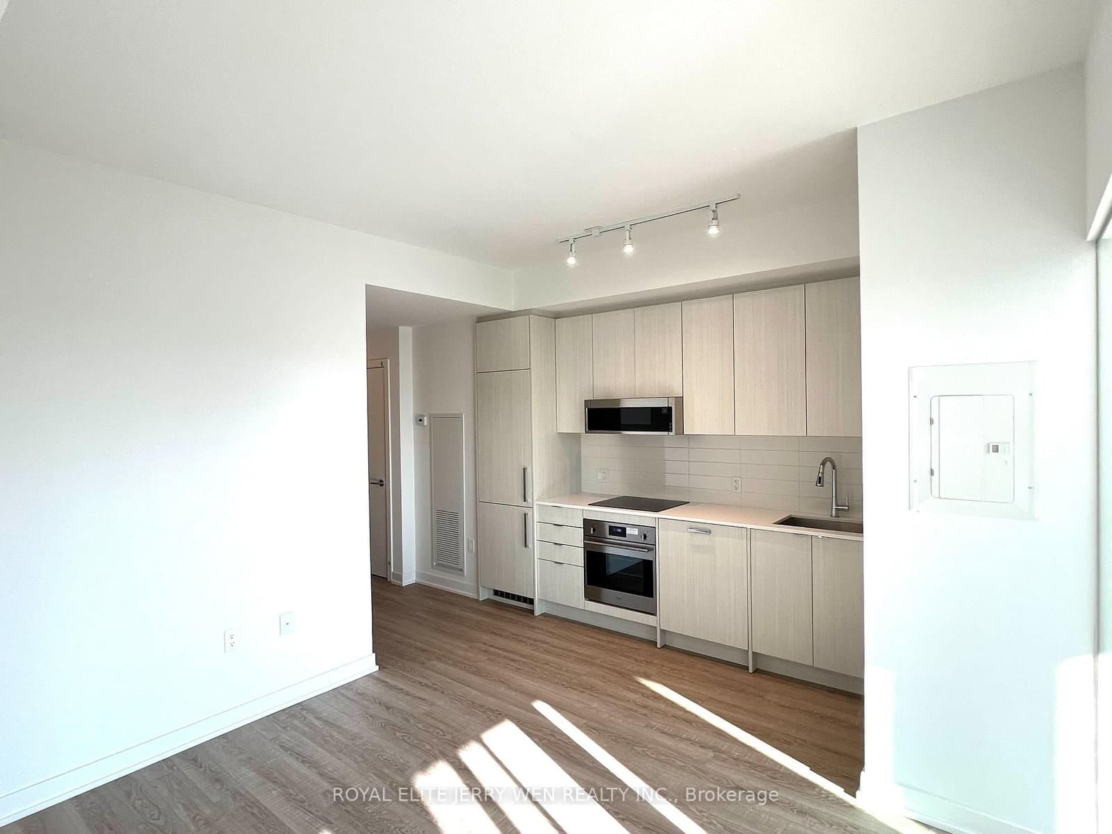 250 Lawrence Avenue W, Unit 613 thumbnail 3