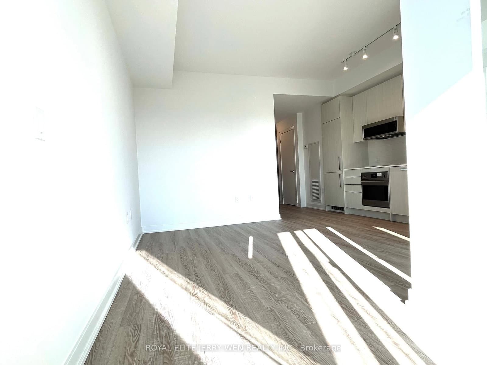 250 Lawrence Avenue W, Unit 613 thumbnail 4