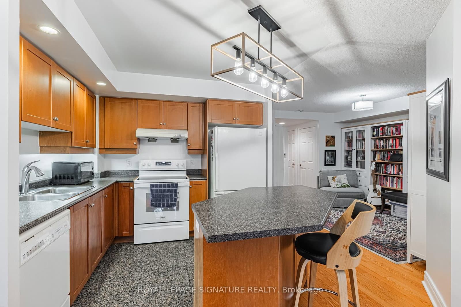 123 Eglinton Avenue E, Unit 813 thumbnail 10