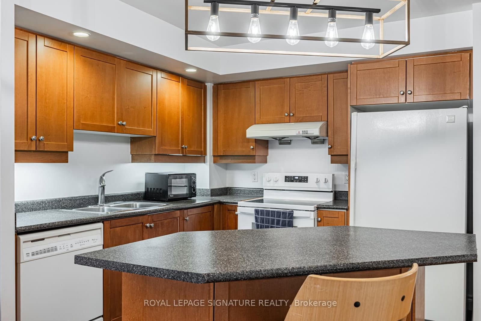 123 Eglinton Avenue E, Unit 813 thumbnail 12
