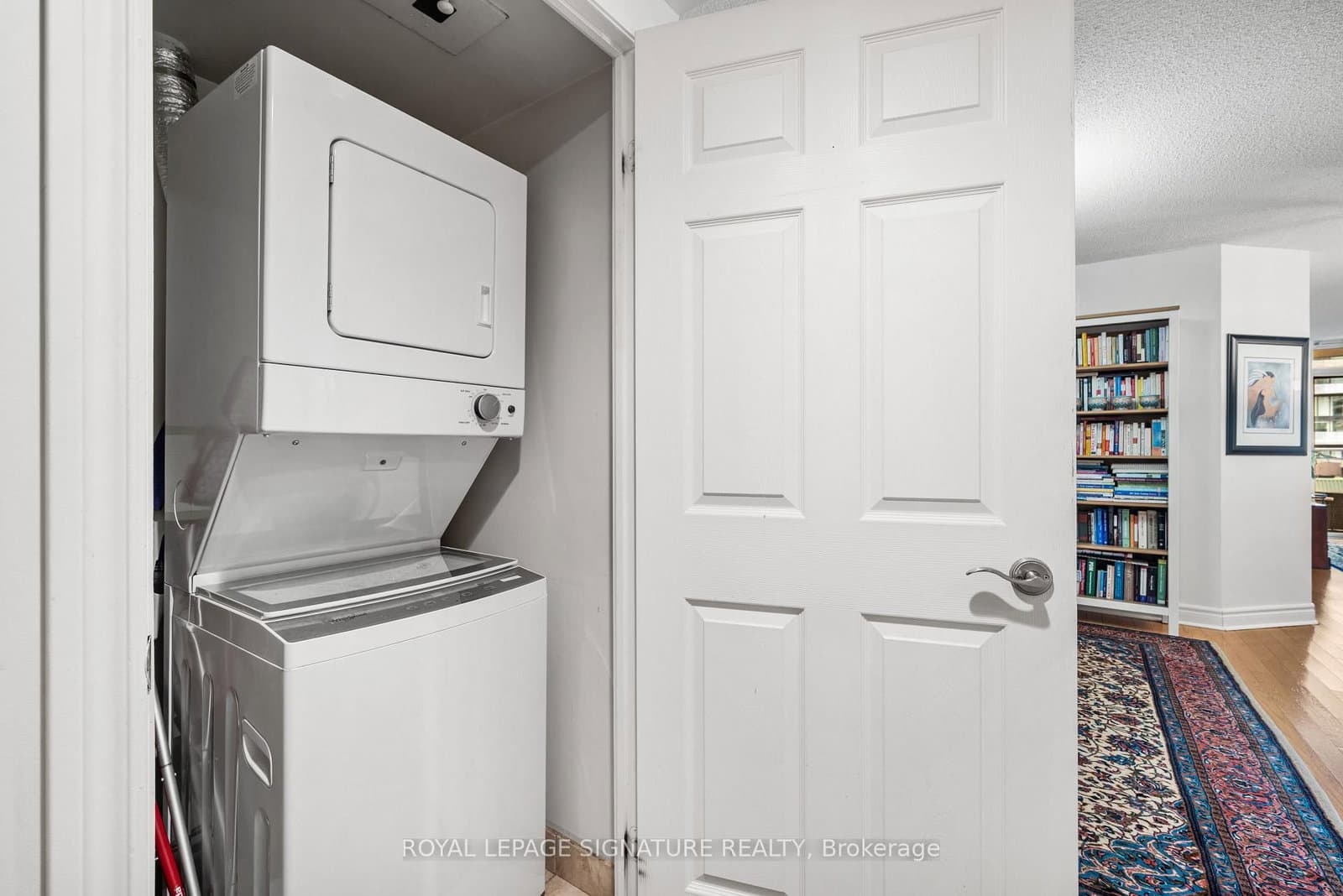 123 Eglinton Avenue E, Unit 813 thumbnail 25