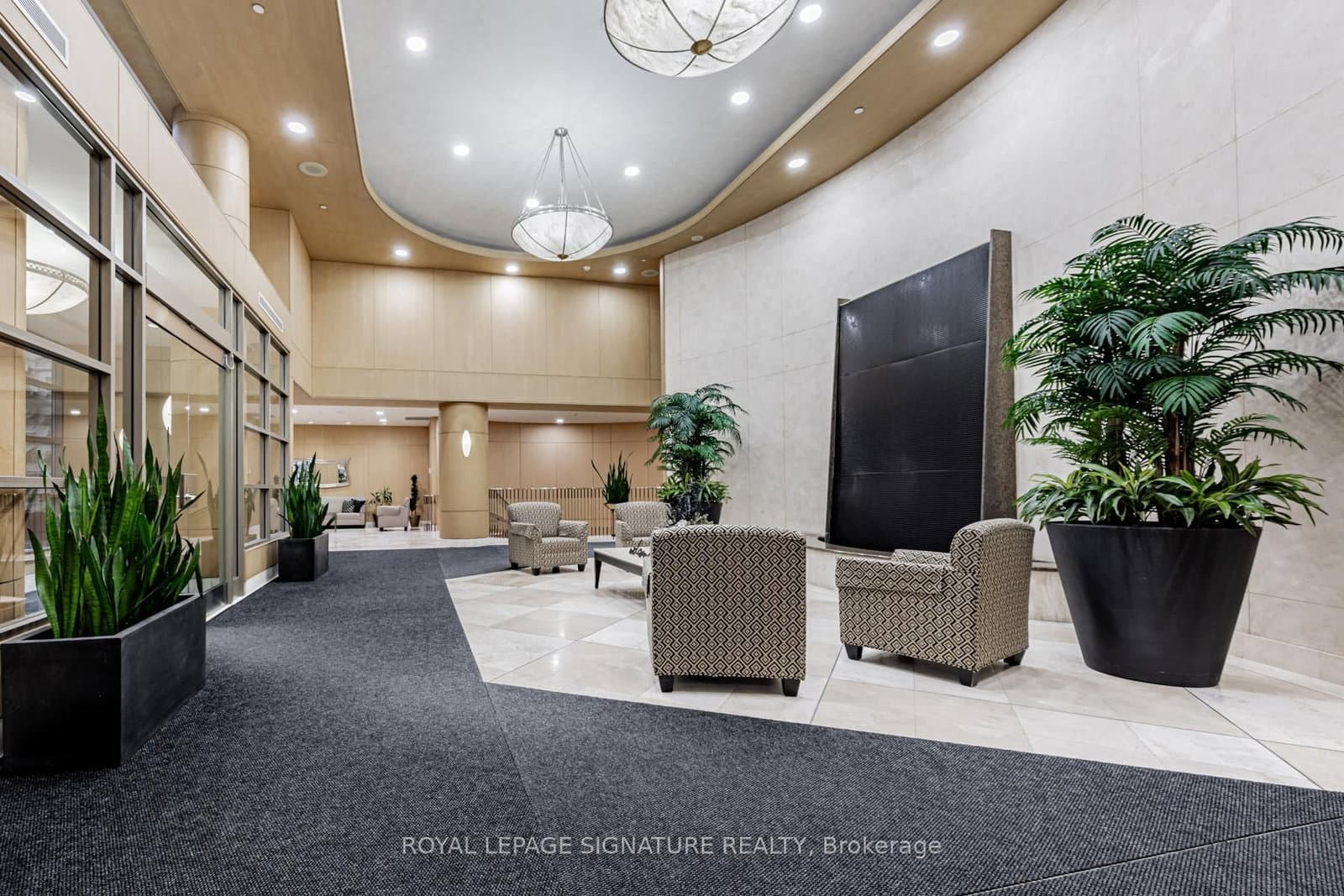 123 Eglinton Avenue E, Unit 813 thumbnail 3