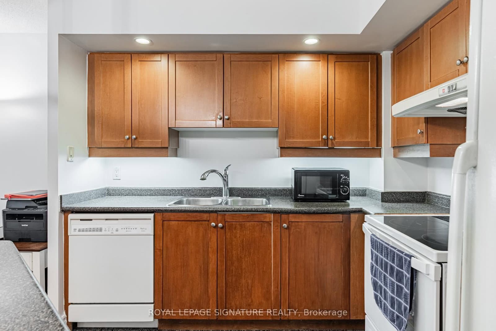 123 Eglinton Avenue E, Unit 813 thumbnail 8