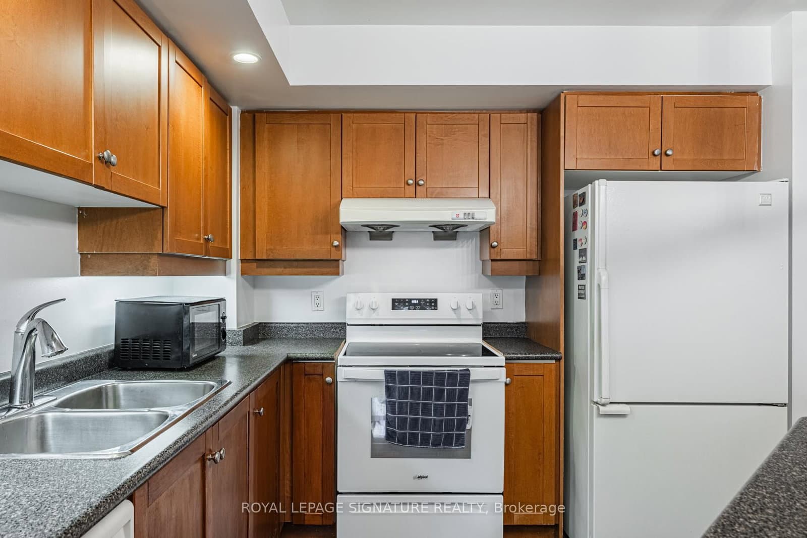 123 Eglinton Avenue E, Unit 813 thumbnail 9
