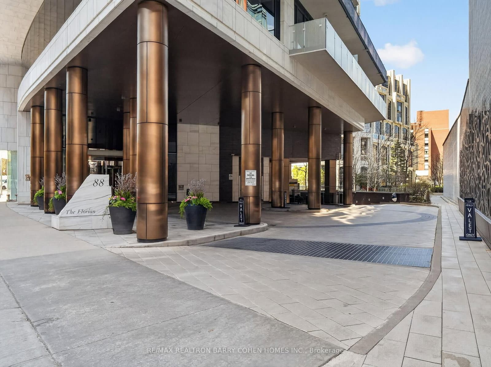 88 Davenport Road, Unit 1202 thumbnail 2
