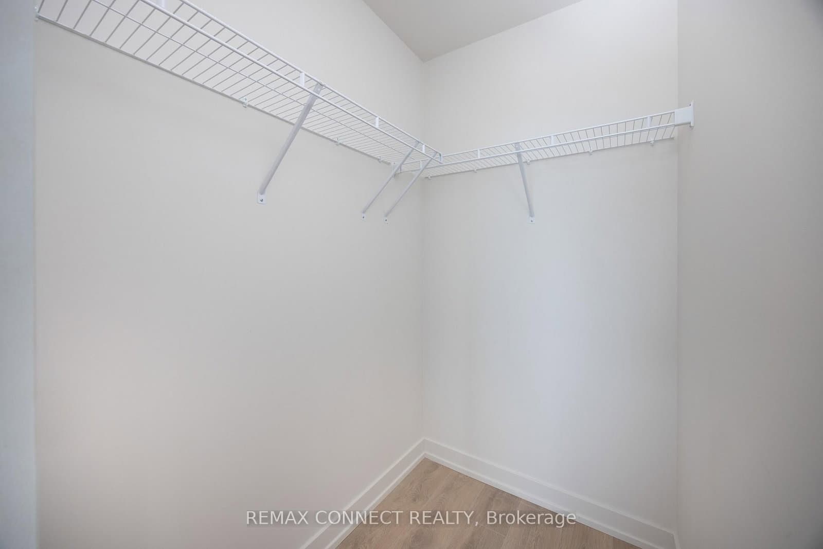 181 Sterling Road, Unit 1107 thumbnail 8