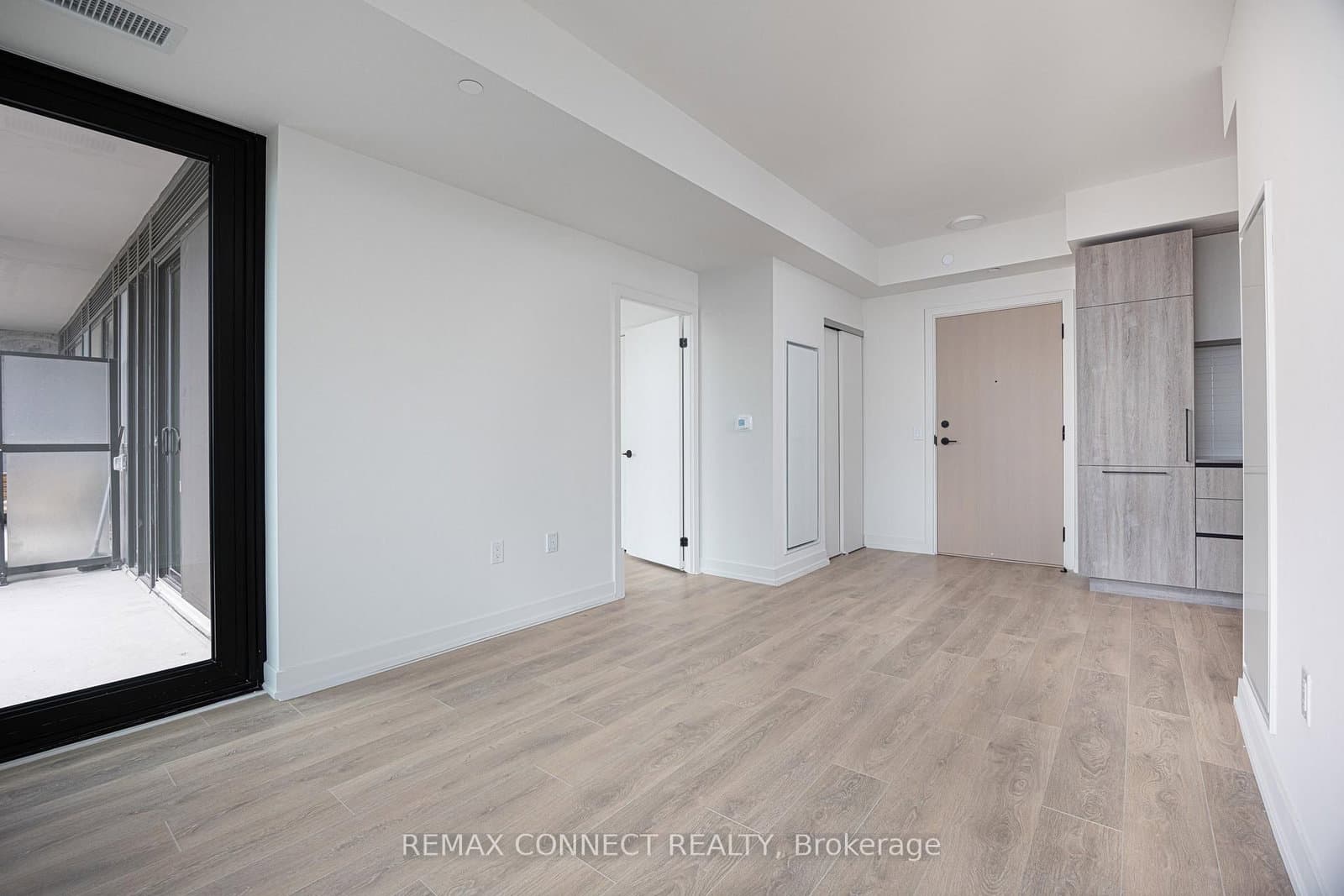 181 Sterling Road, Unit 1002 thumbnail 2