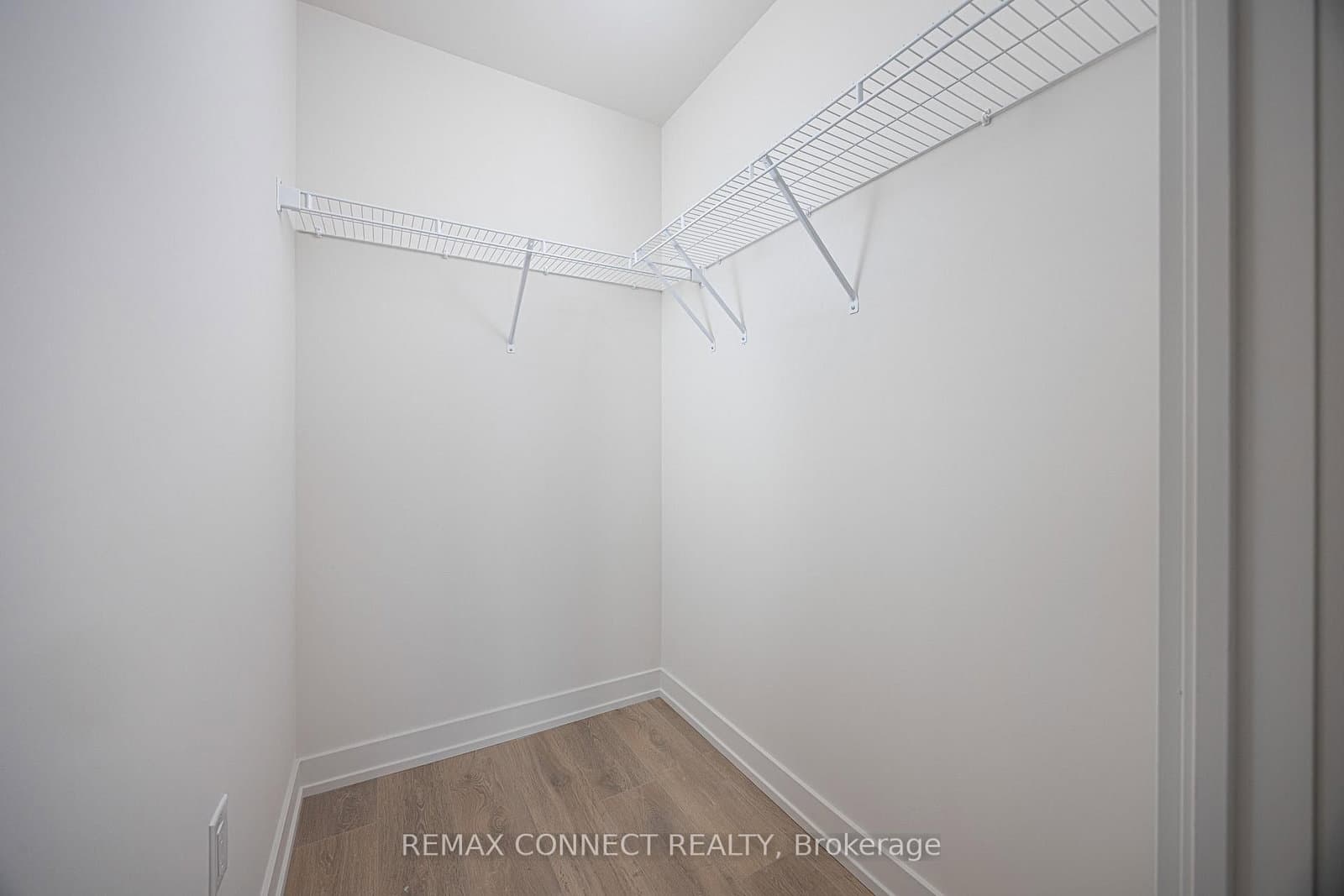 181 Sterling Road, Unit 1002 thumbnail 9