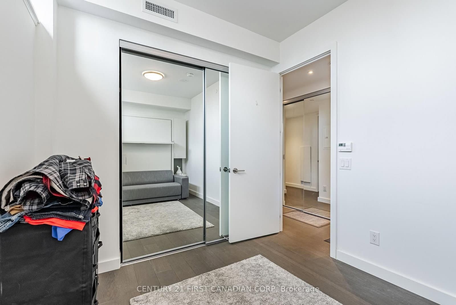 81 Wellesley Street E, Unit 1405 thumbnail 12