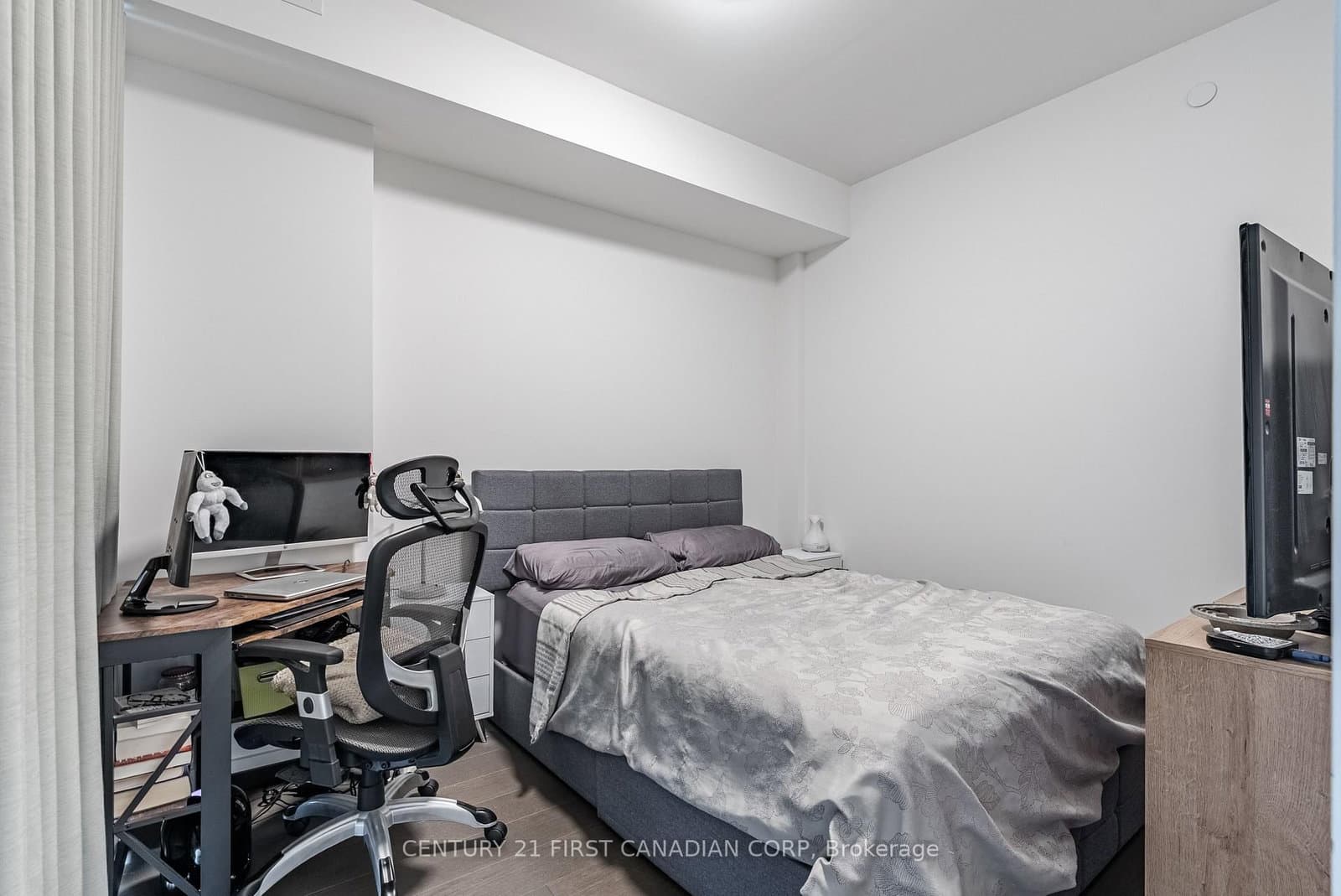 81 Wellesley Street E, Unit 1405 thumbnail 17