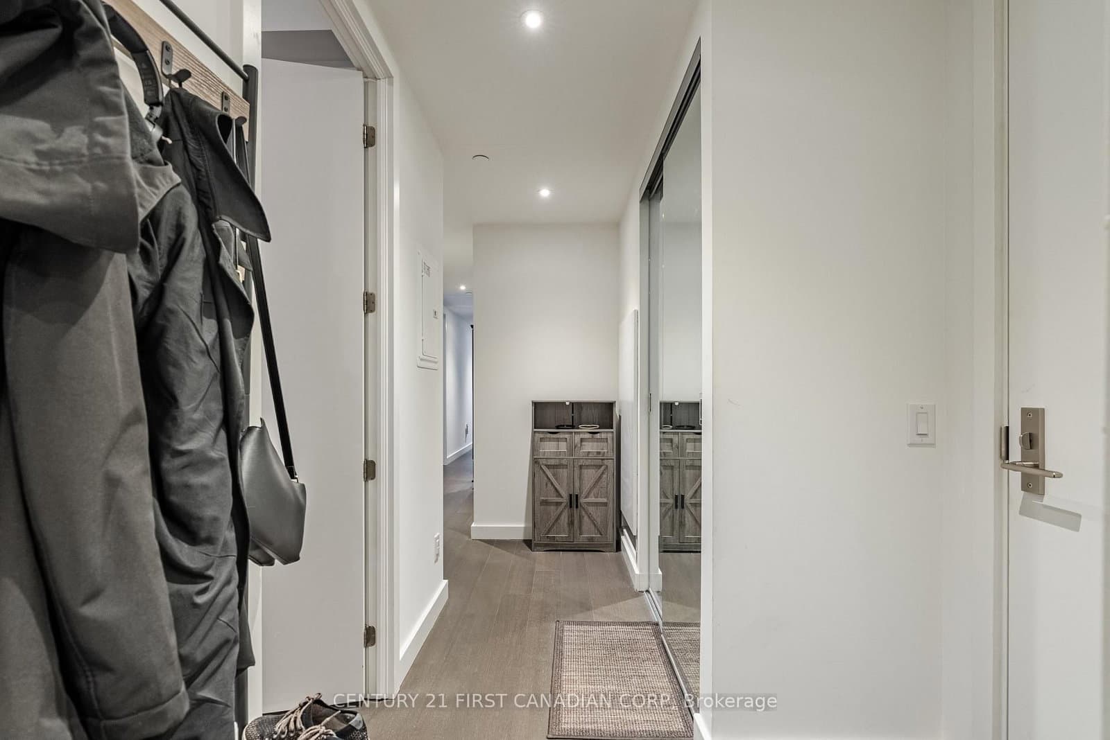 81 Wellesley Street E, Unit 1405 thumbnail 9