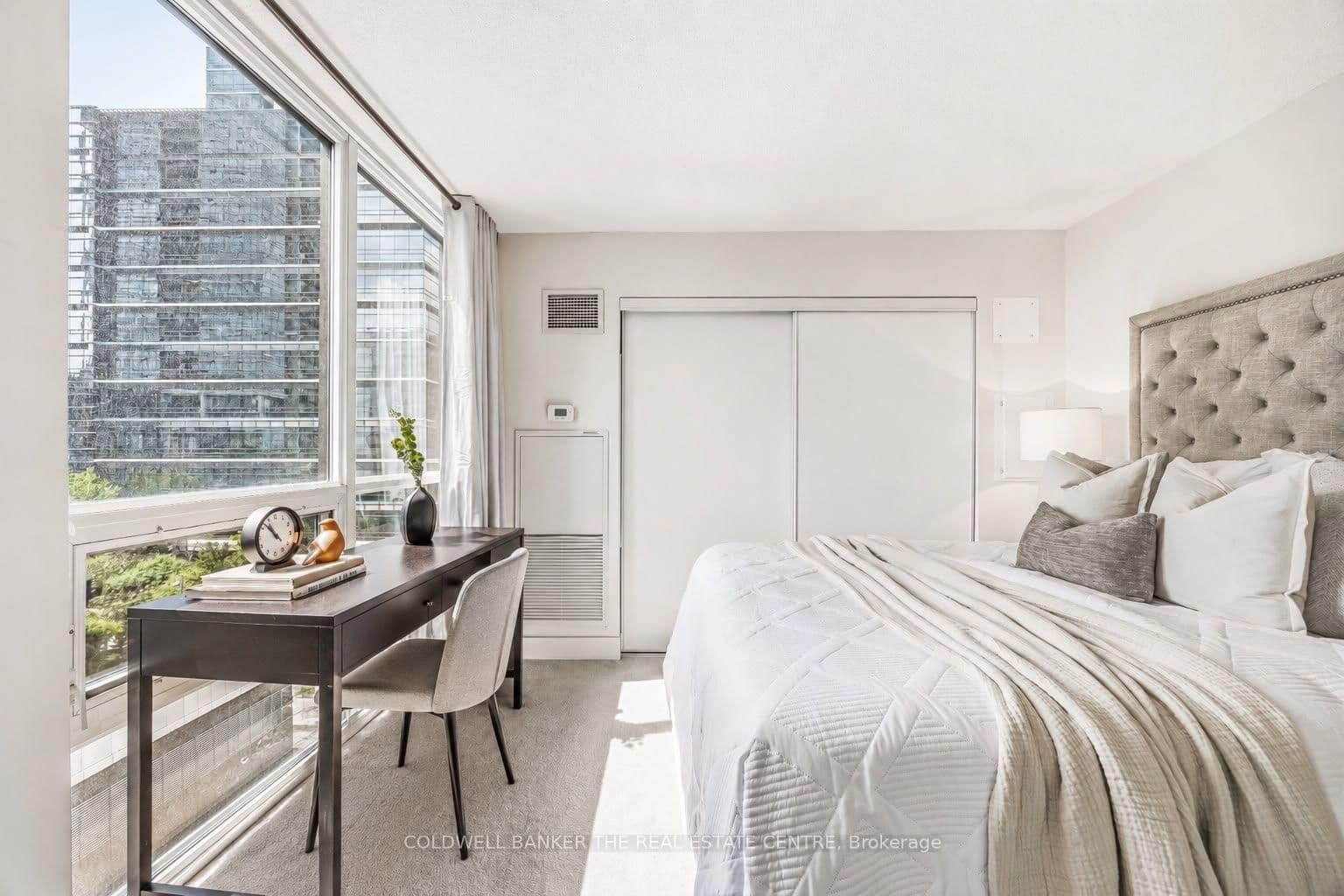 23 Sheppard Avenue E, Unit 912 thumbnail 13