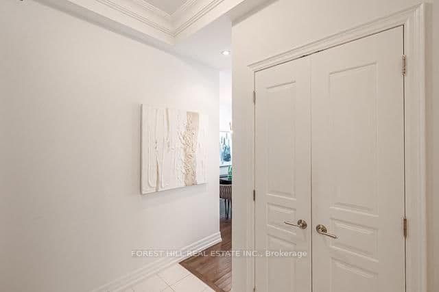 20 Burkebrook Place, Unit 502 thumbnail 4