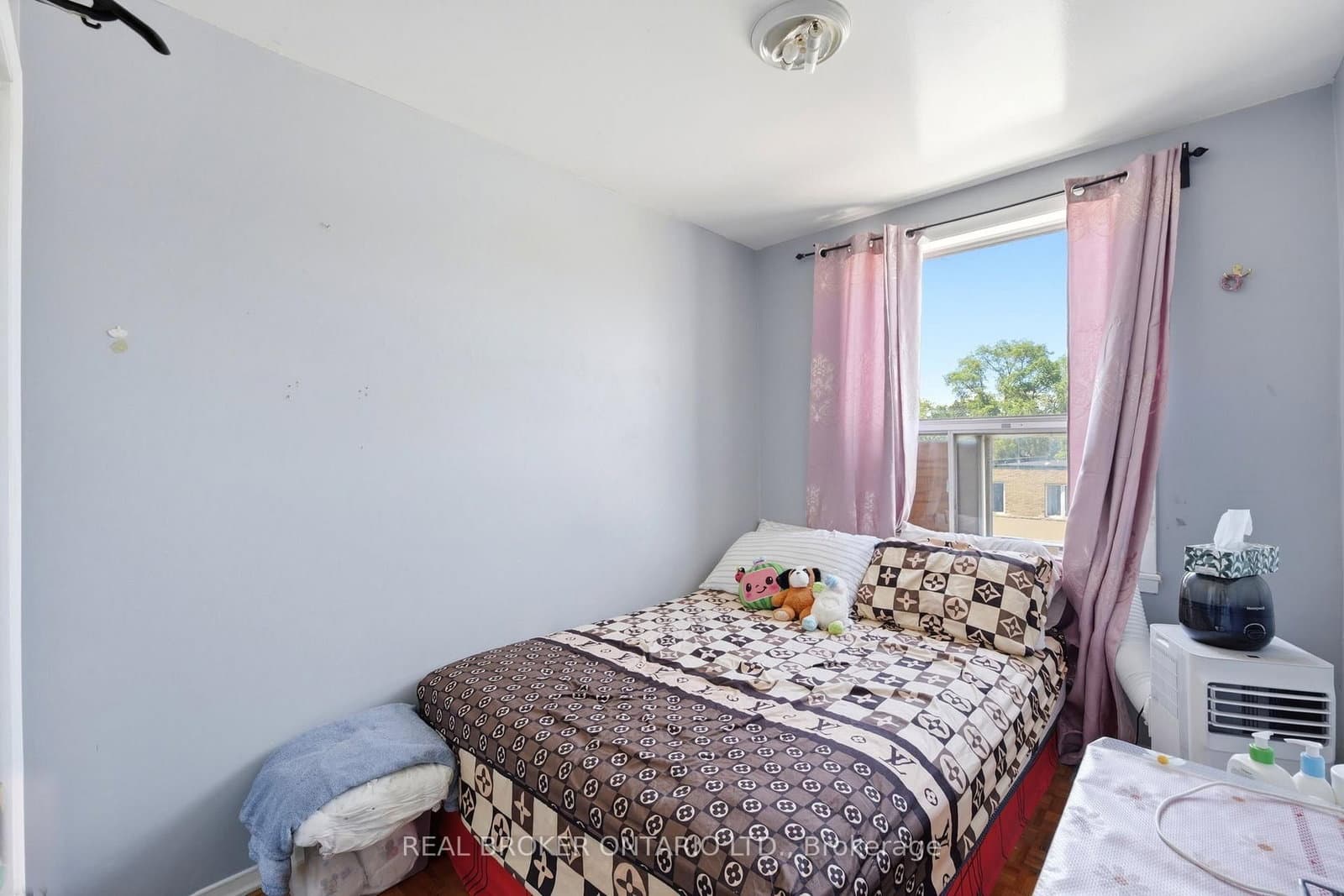 1479 Eglinton Avenue W thumbnail 11