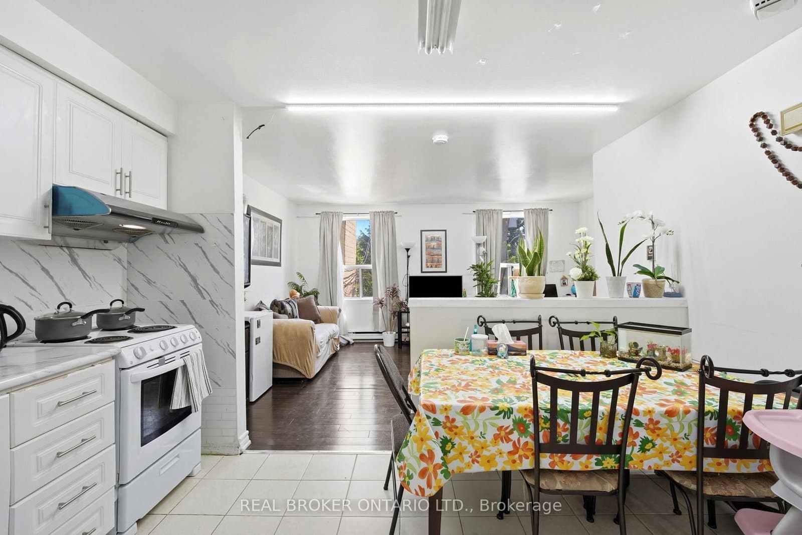 1479 Eglinton Avenue W thumbnail 15