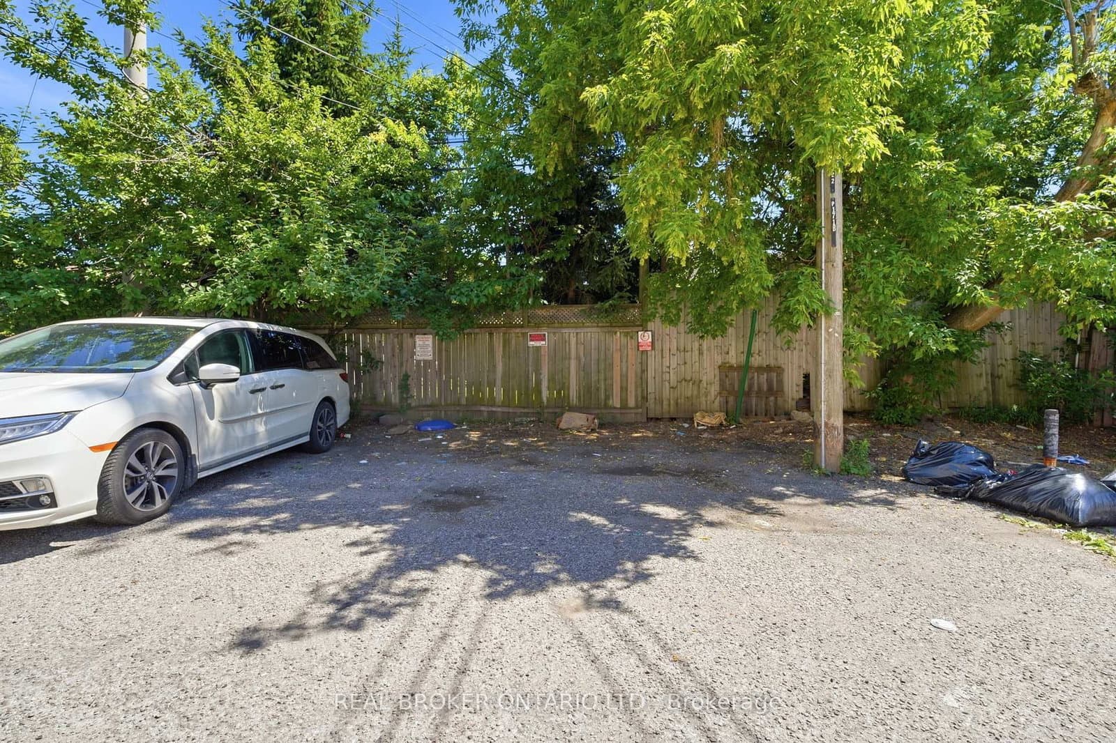 1479 Eglinton Avenue W thumbnail 21