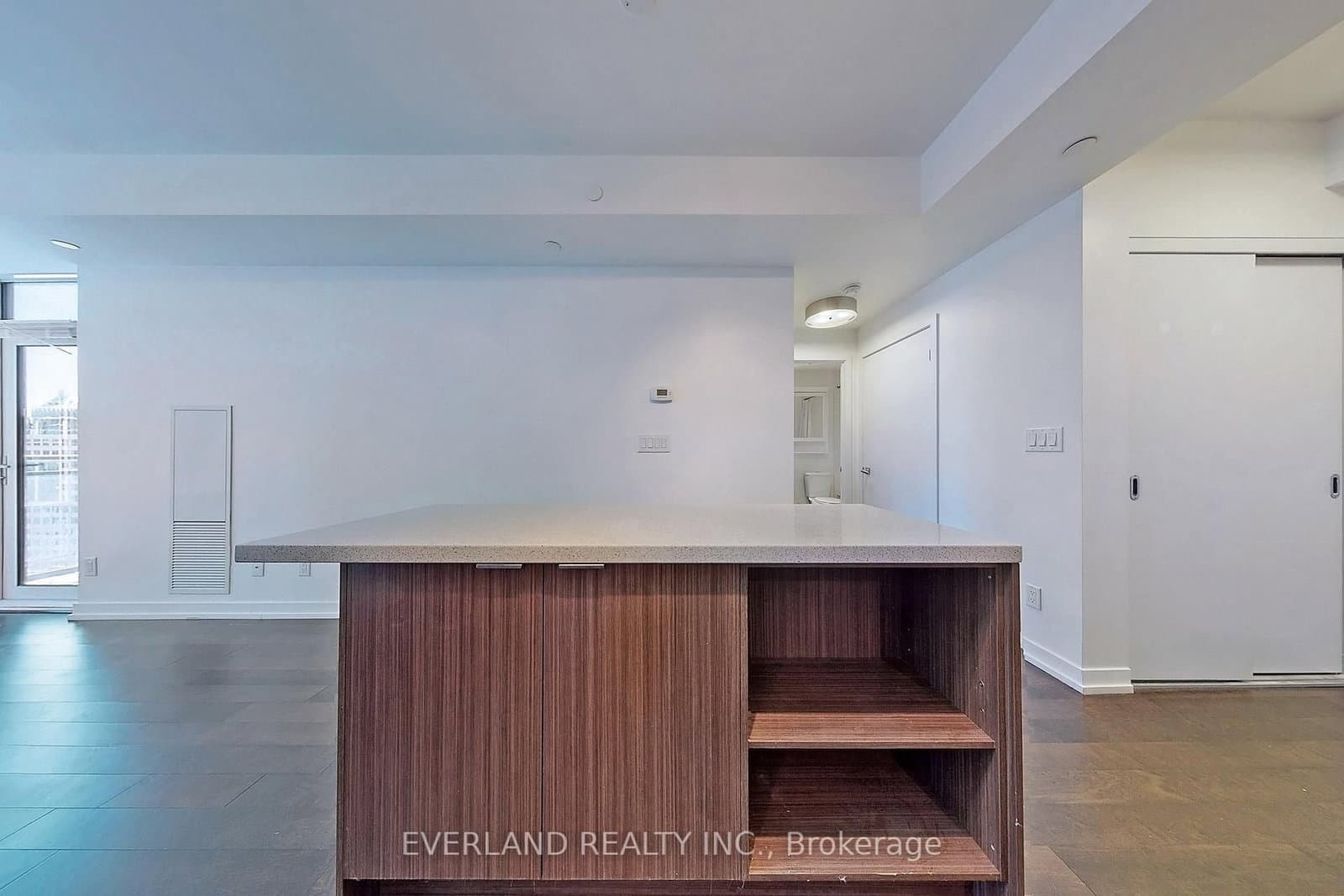 21 Widmer Street, Unit 1507 thumbnail 12