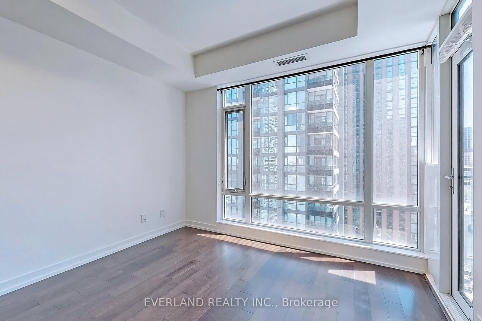 21 Widmer Street, Unit 1507 thumbnail 14
