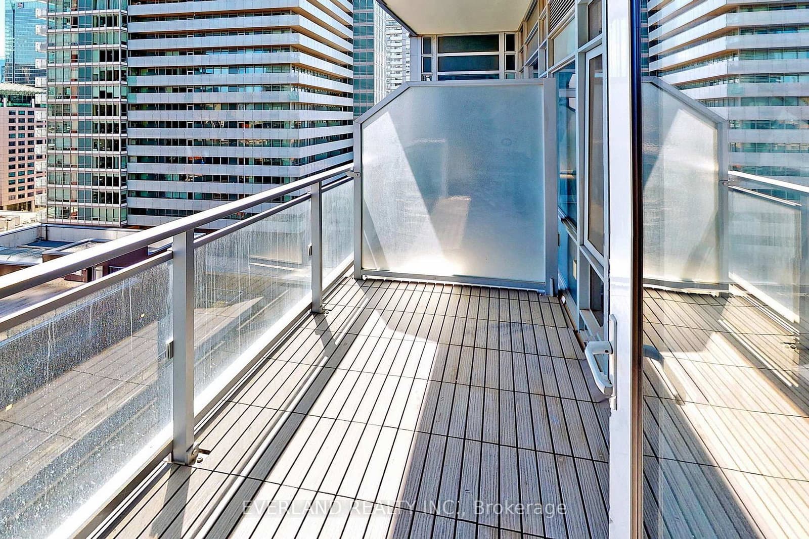 21 Widmer Street, Unit 1507 thumbnail 23