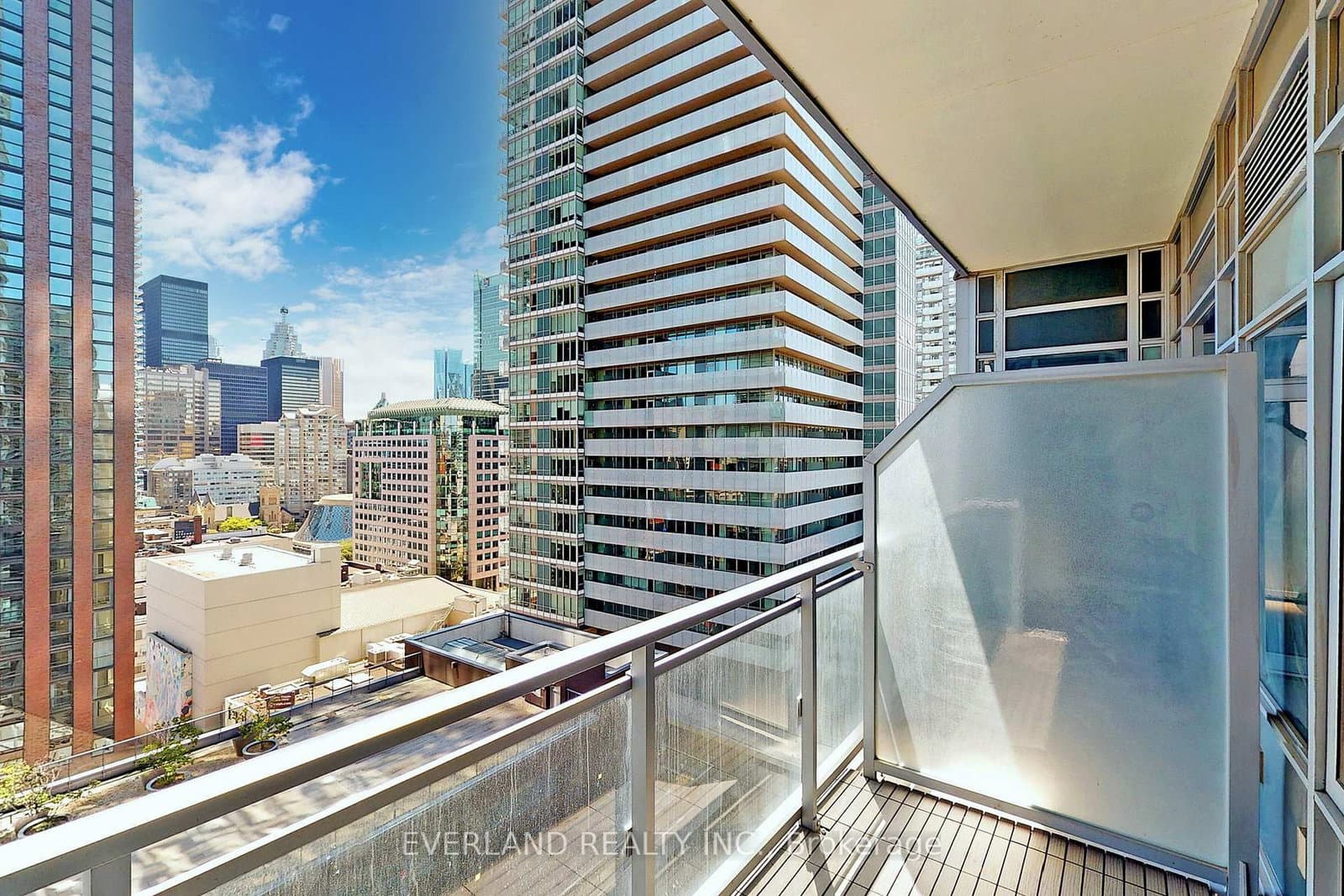 21 Widmer Street, Unit 1507 thumbnail 24