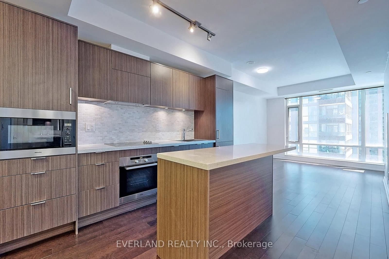 21 Widmer Street, Unit 1507 thumbnail 7