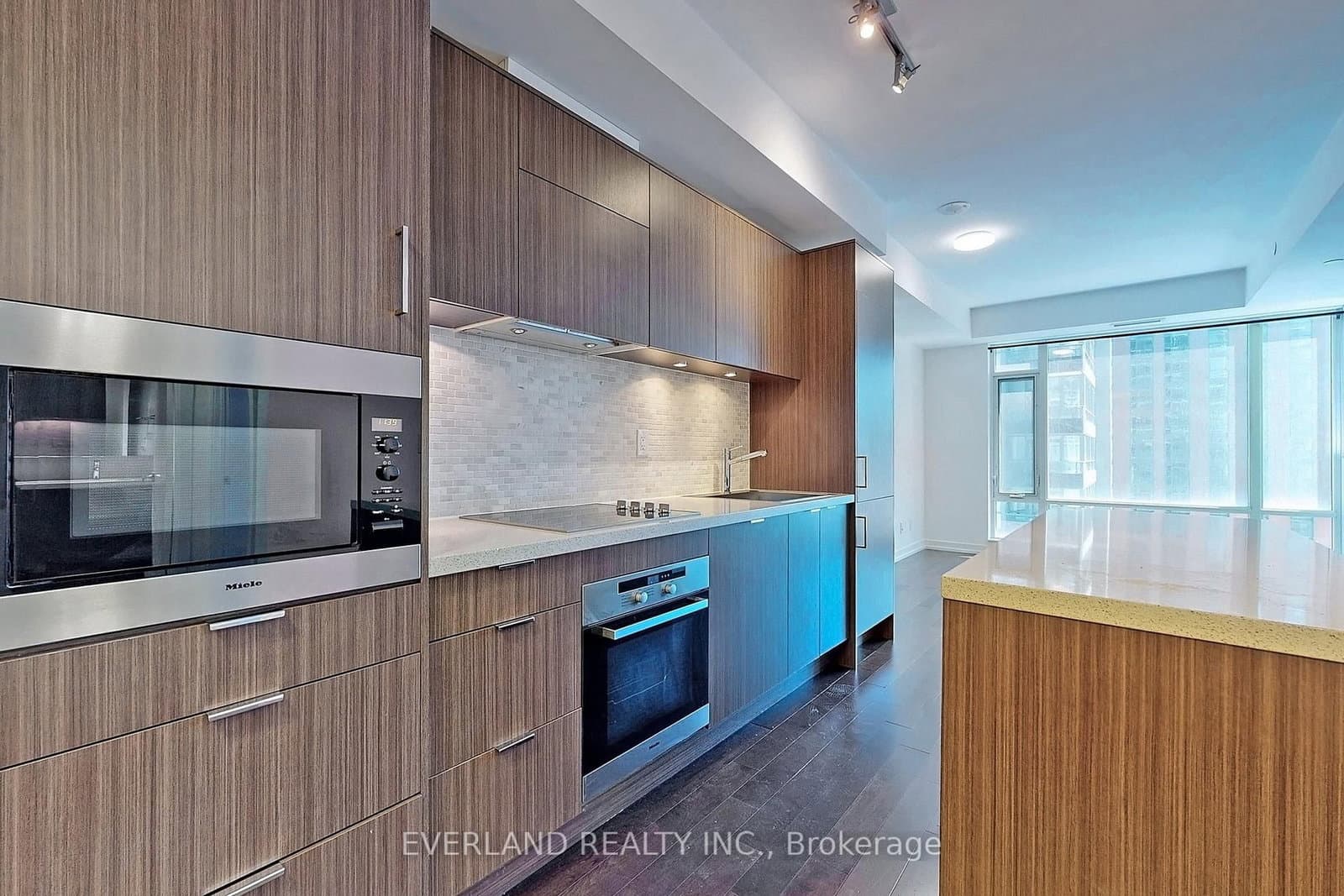 21 Widmer Street, Unit 1507 thumbnail 9